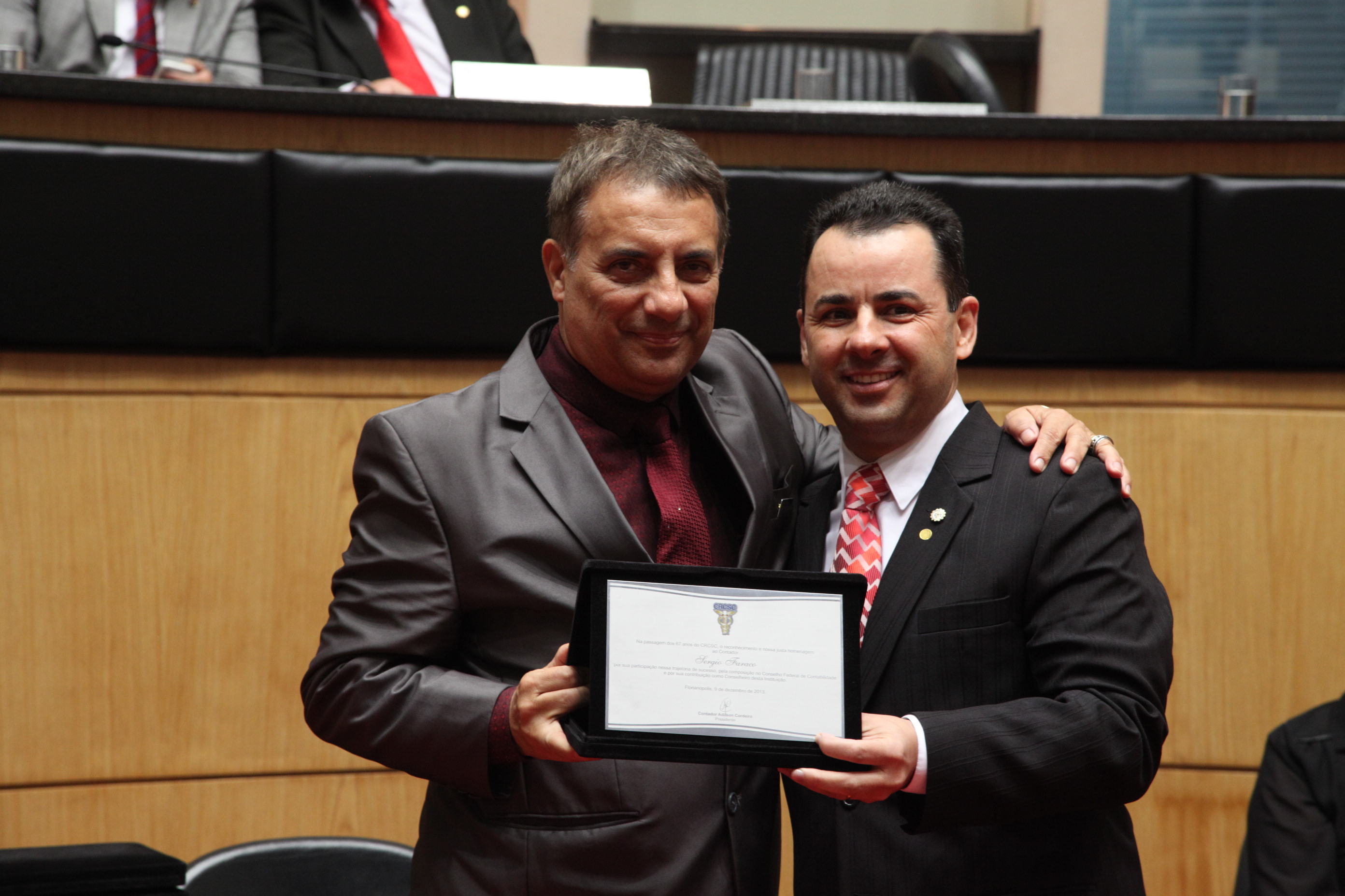 Homenagem aos 67 Anos do Conselho Regional de Contabilidade de SC - Sergio Faraco (E).