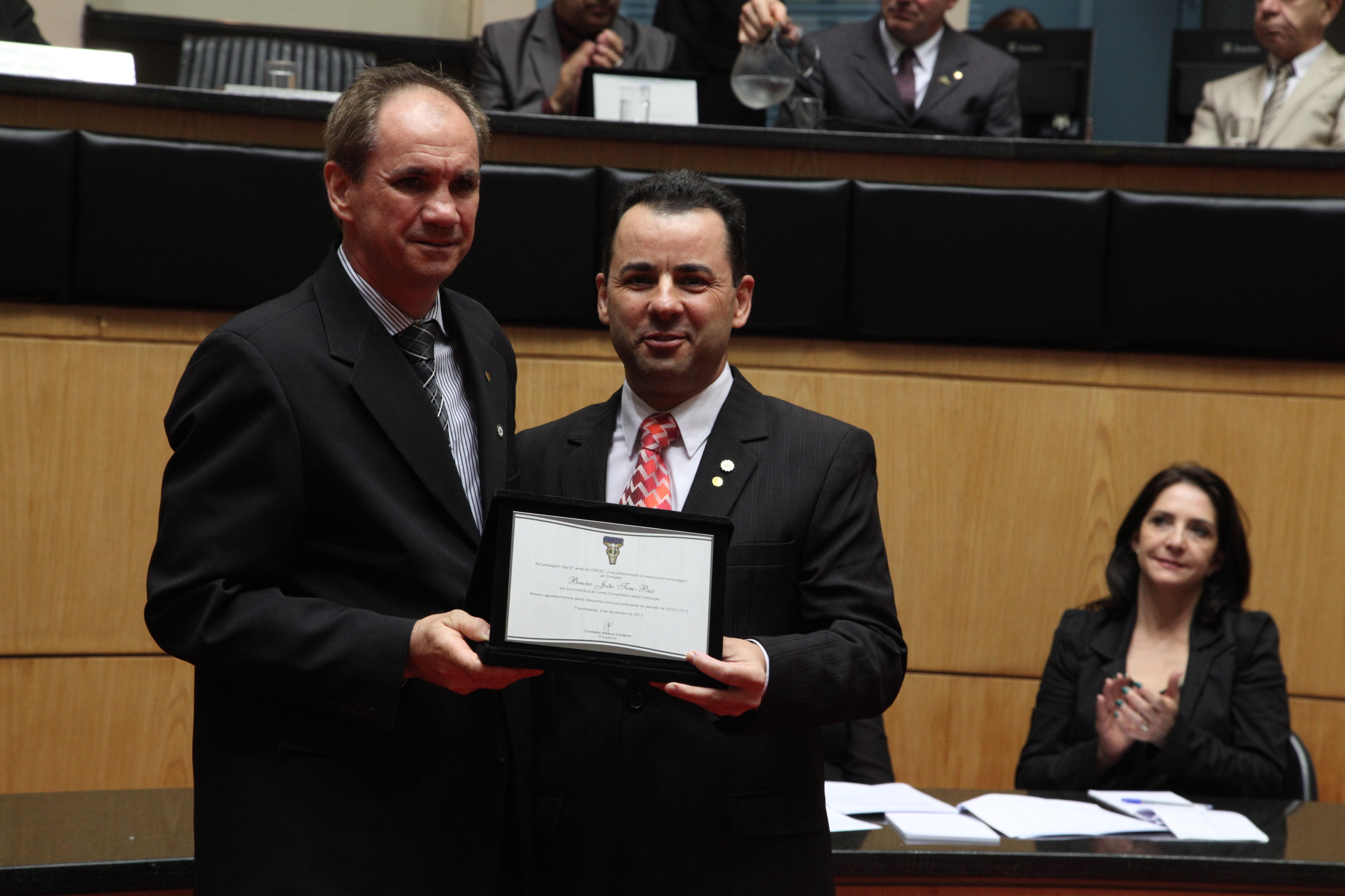 Homenagem aos 67 Anos do Conselho Regional de Contabilidade de SC - José Nilton Juckes (E).