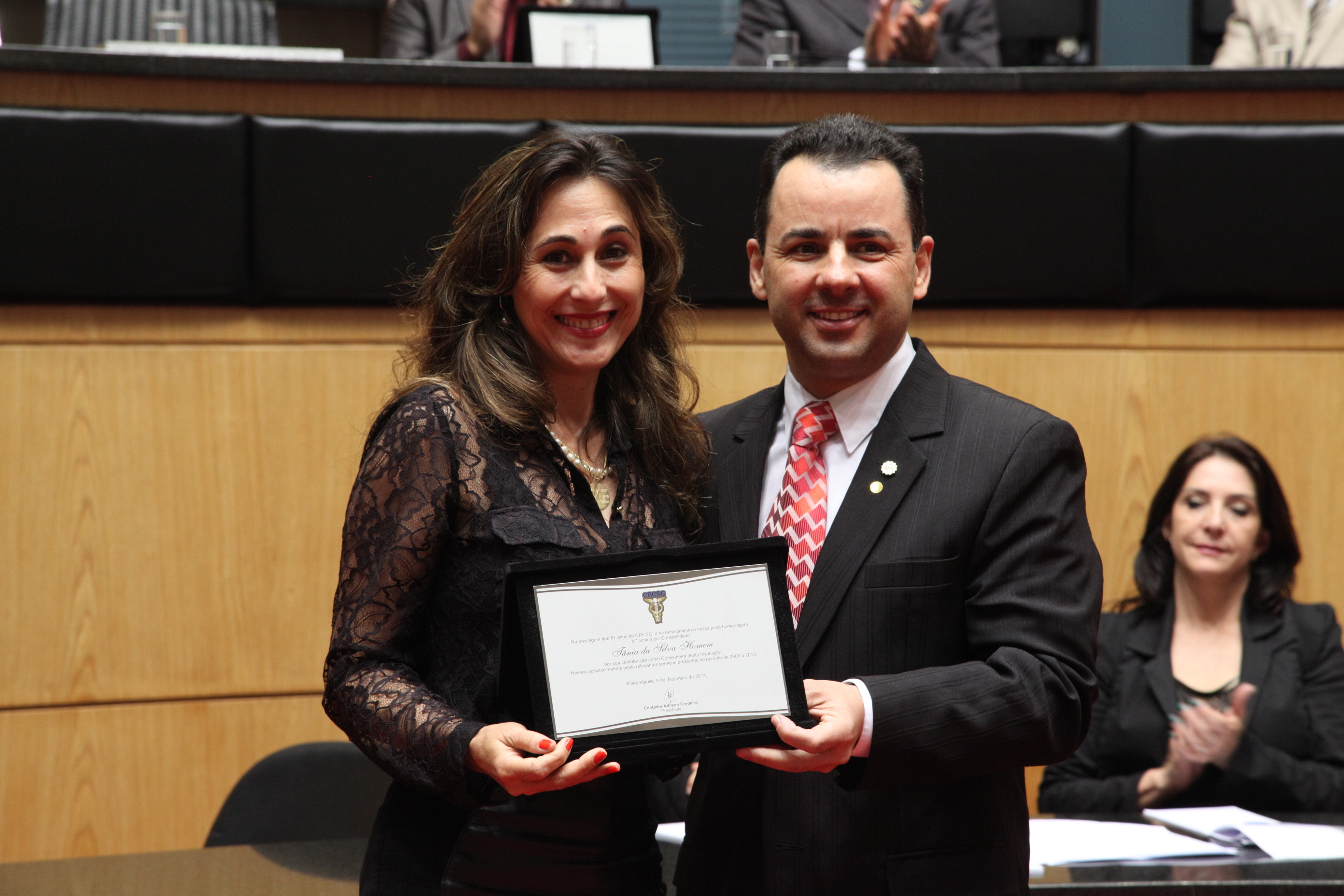 Homenagem aos 67 Anos do Conselho Regional de Contabilidade de SC _ Tânia da Silva Homem (E).