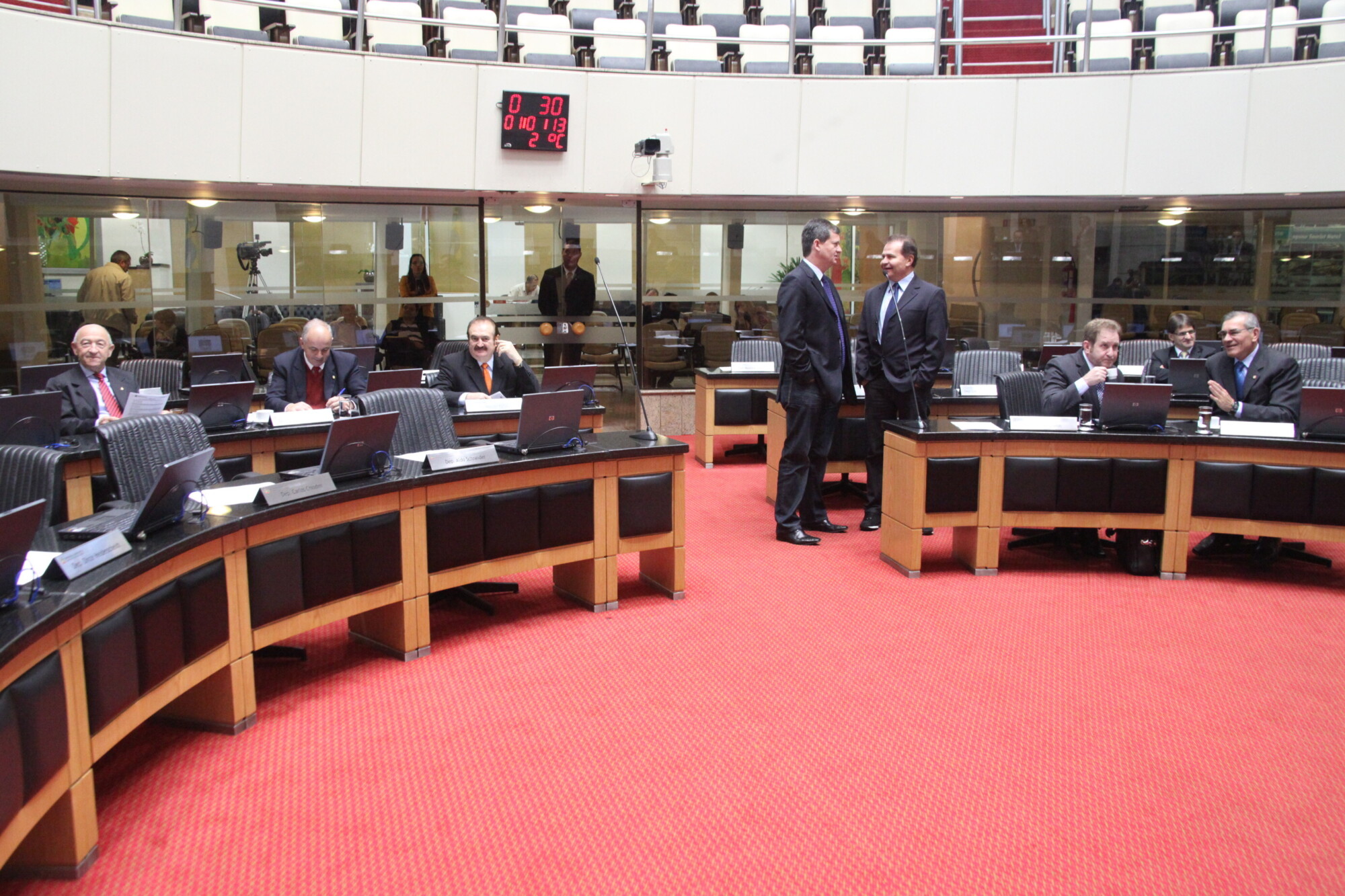 PEC que eleva teto do funcionalismo público vai a plenário nesta terça-feira (10)