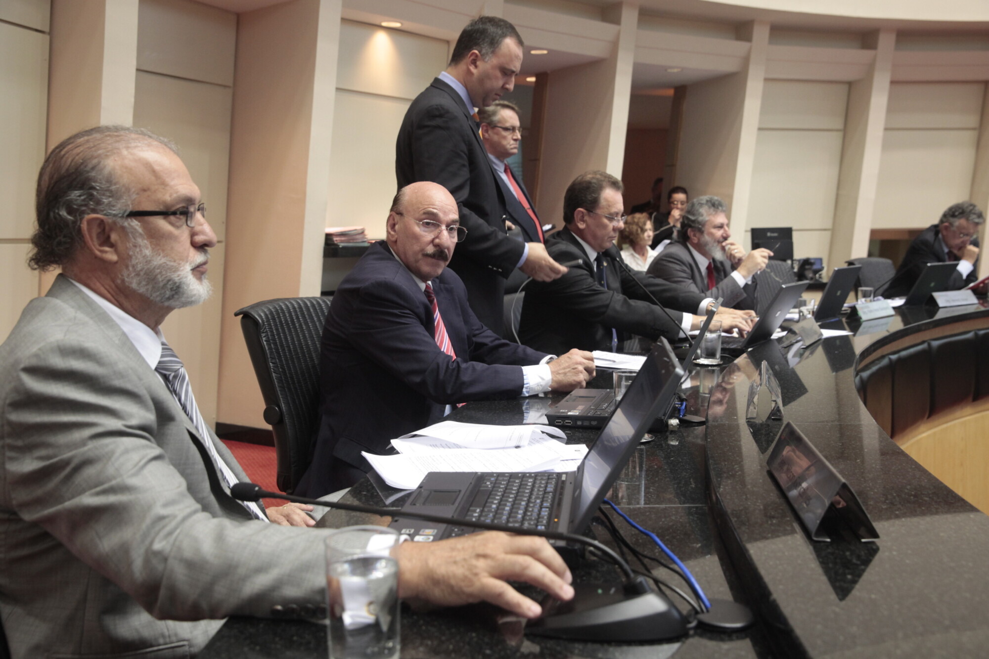 Assembleia vota pacote salarial dos servidores nesta quarta-feira