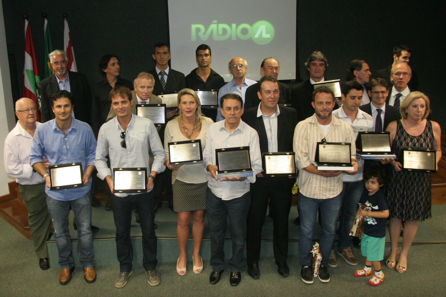 Personalidades são agraciadas com o prêmio “Destaque Esportivo – Padrão de Excelência 2013”