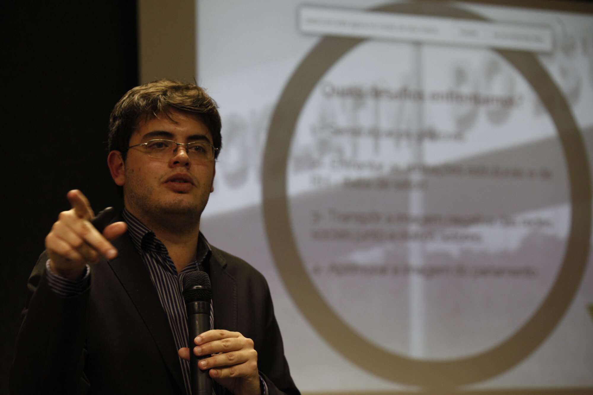 Seminário discute nova ciência e o impacto das redes sociais