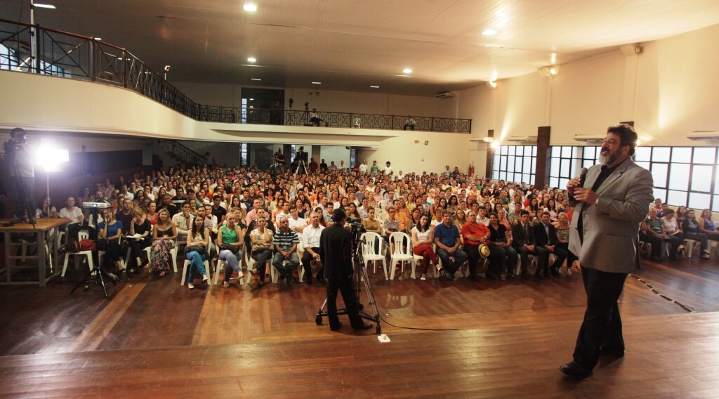 Palestra de Mario Sergio Cortella em Braço do Norte. Foto: Carlos Kilian / Agência AL