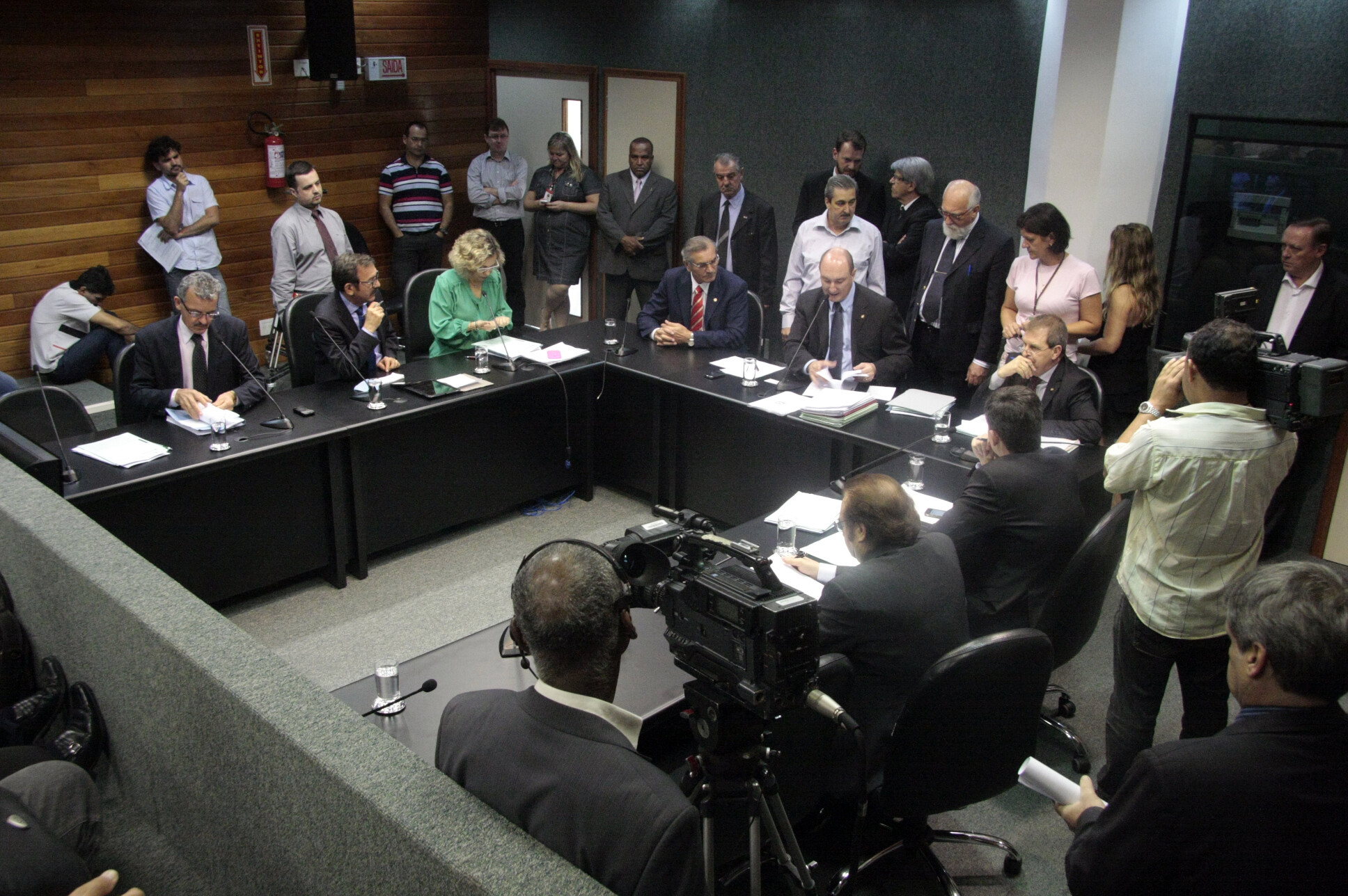 CCJ aprova reajuste do salário mínimo regional