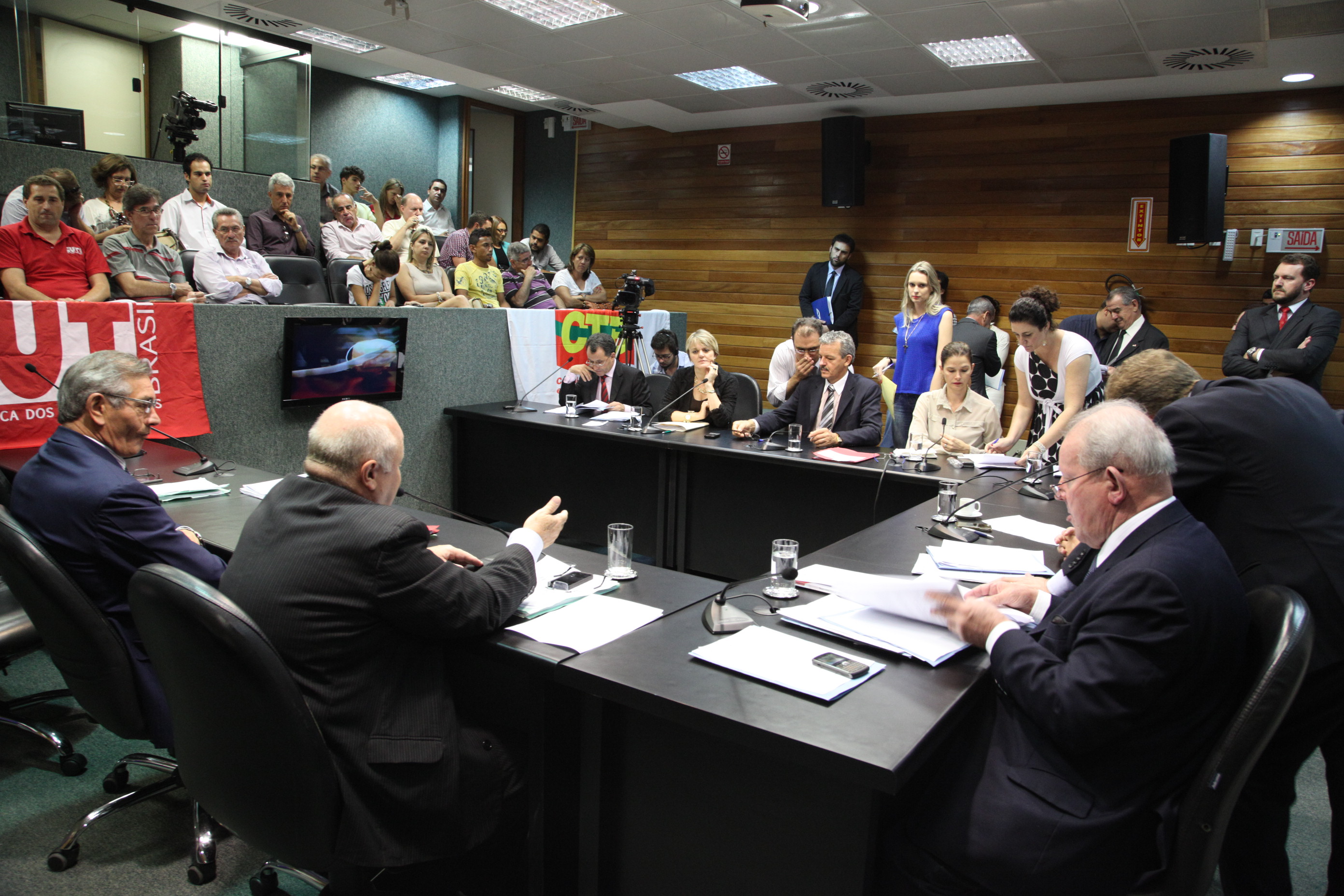 Reunião Comjunta das Comissôes do Trabalho e de Finanças - Foto: Solon Soares