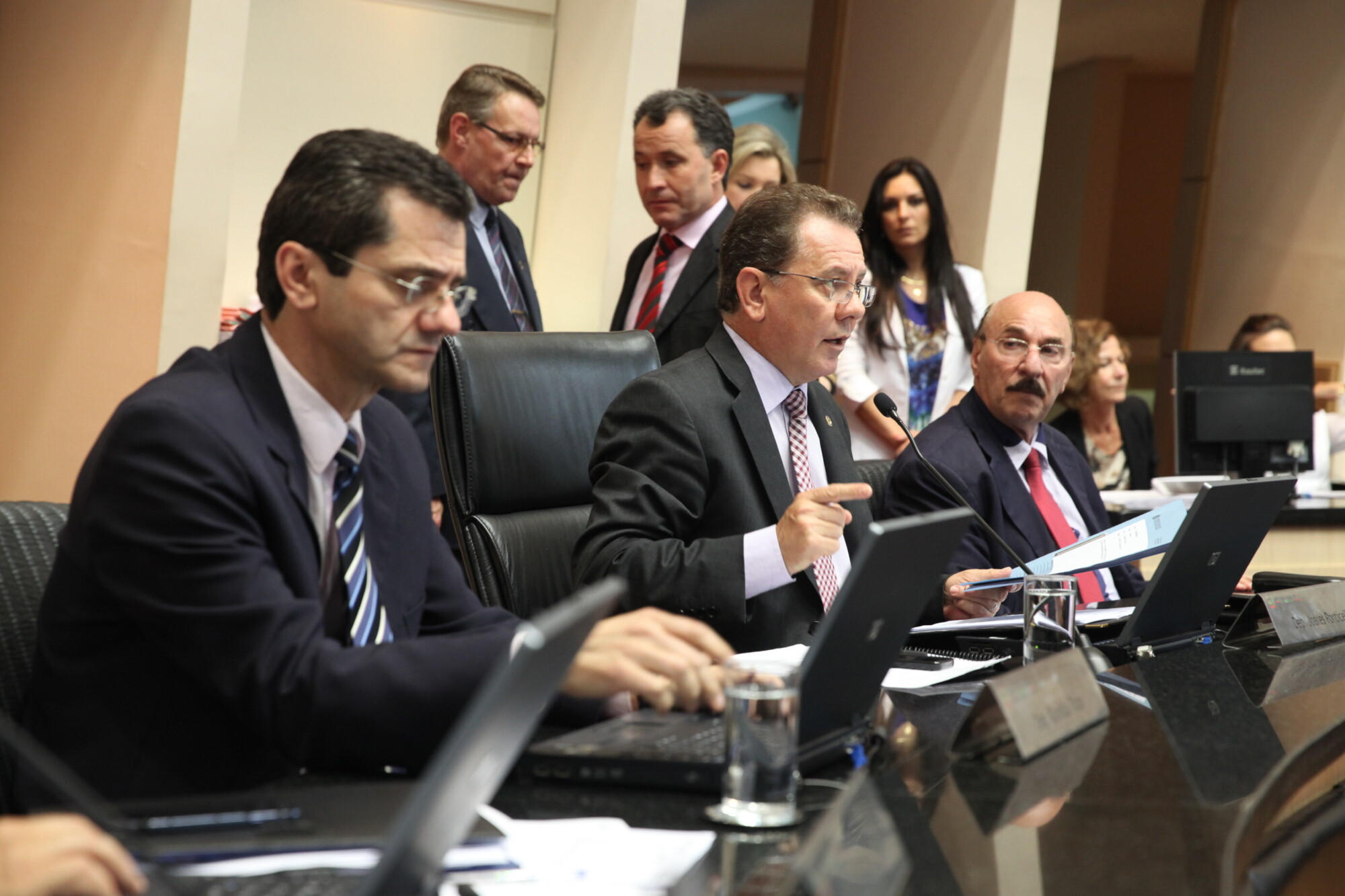 Deputados estabelecem novos valores para o salário mínimo regional
