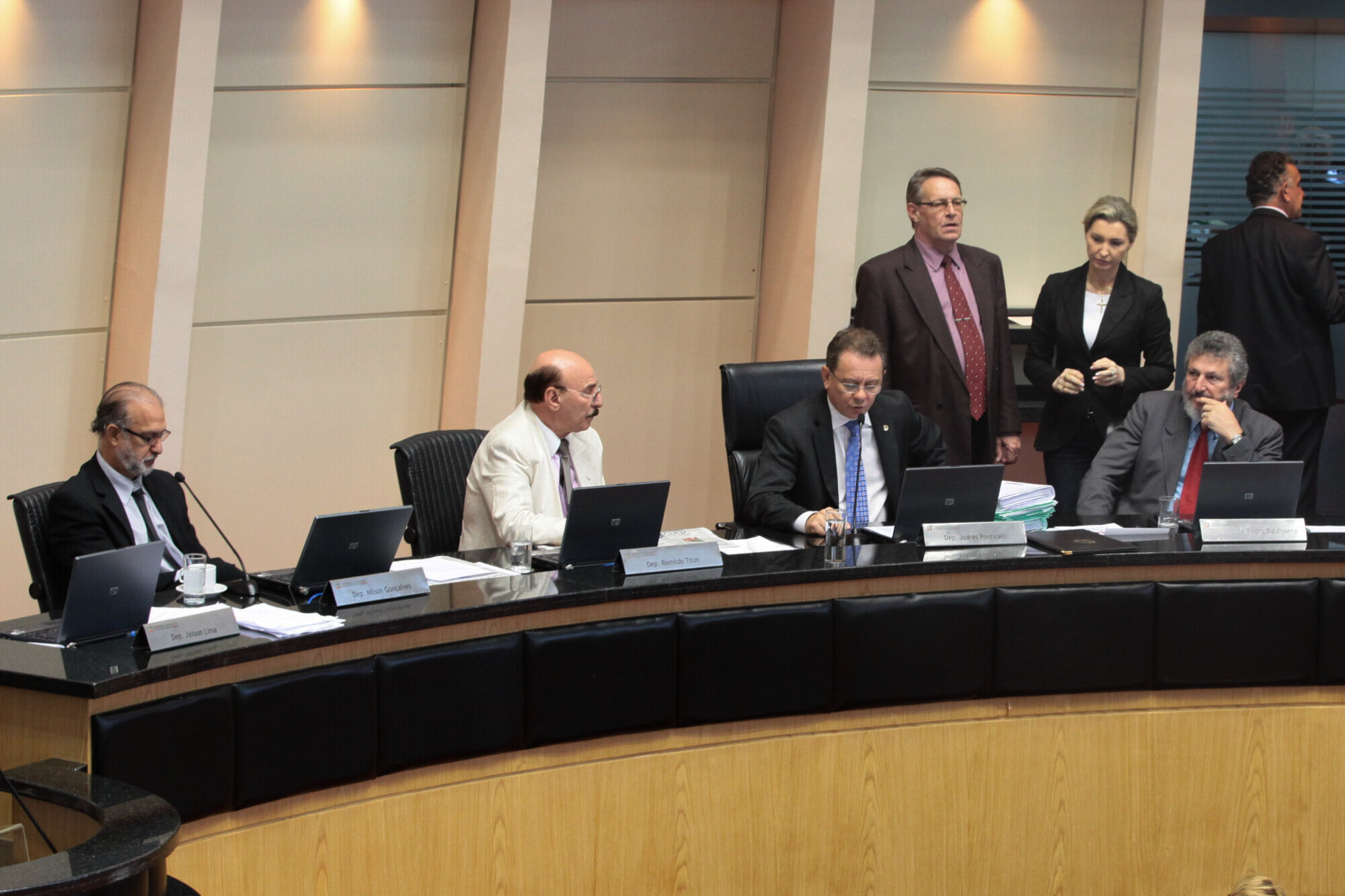 Assembleia aprova revisão do código ambiental e orçamento do Estado