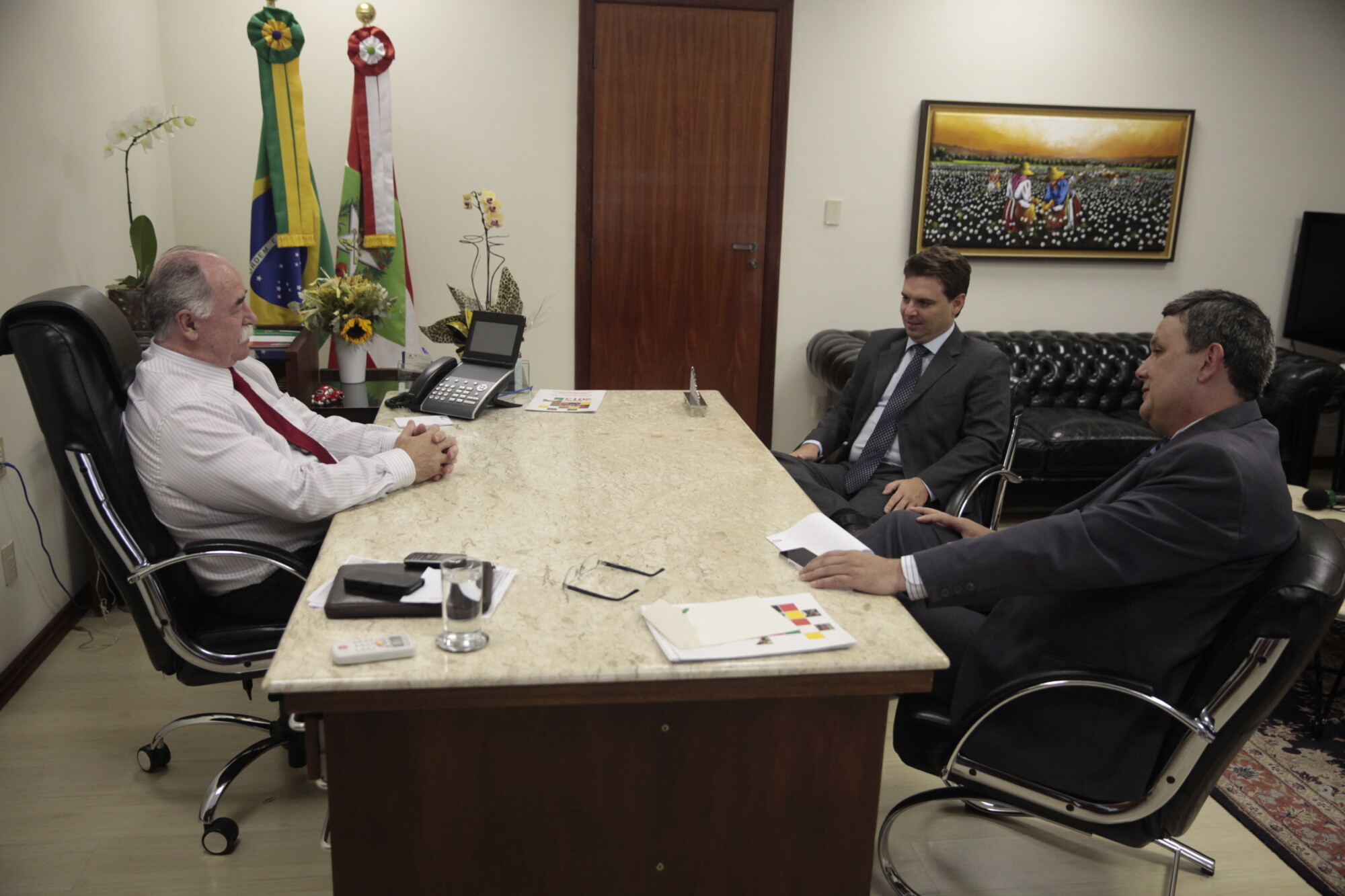 Visita de chefes do Executivo e Legislativo da Capital à Assembleia reforça parceria entre poderes