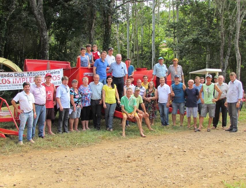 Deputado Marcos Vieira entrega patrulha agrícola em Modelo