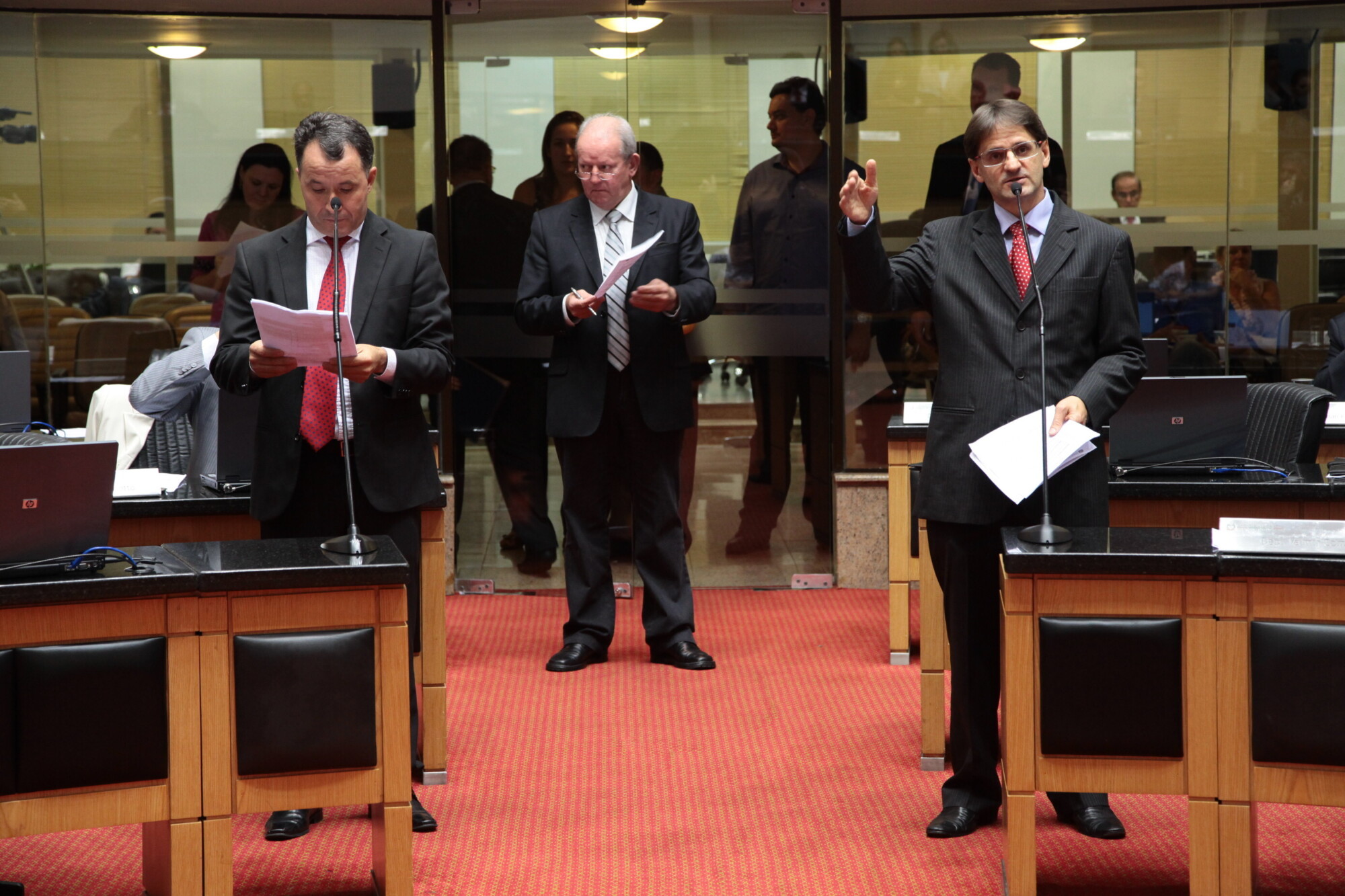 Plenário mantém quatro vetos do governador a projetos de lei