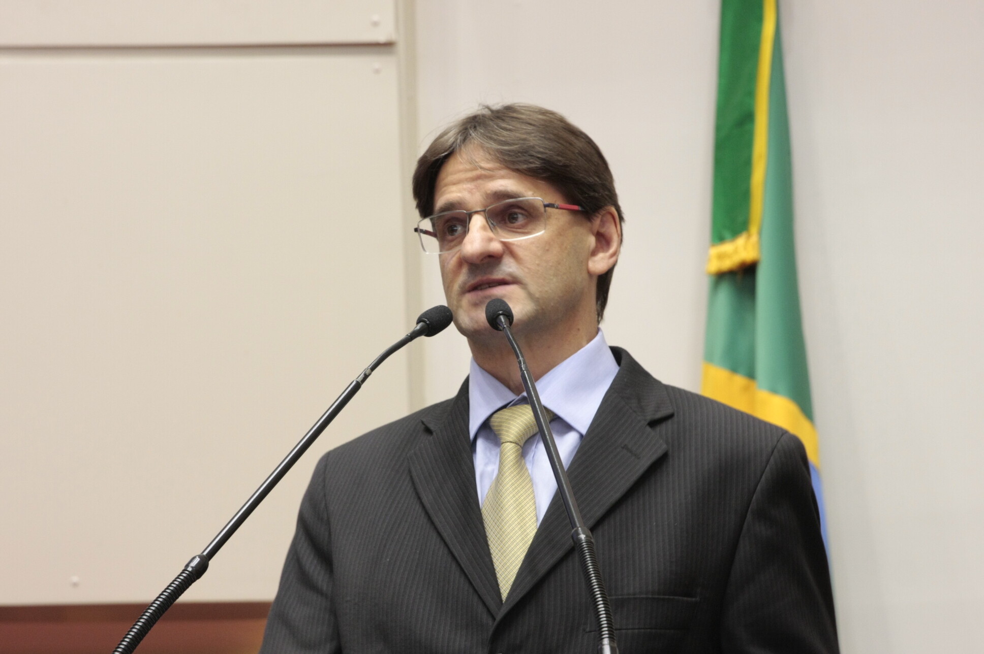 Saretta pede apoio do Parlamento aos servidores estaduais
