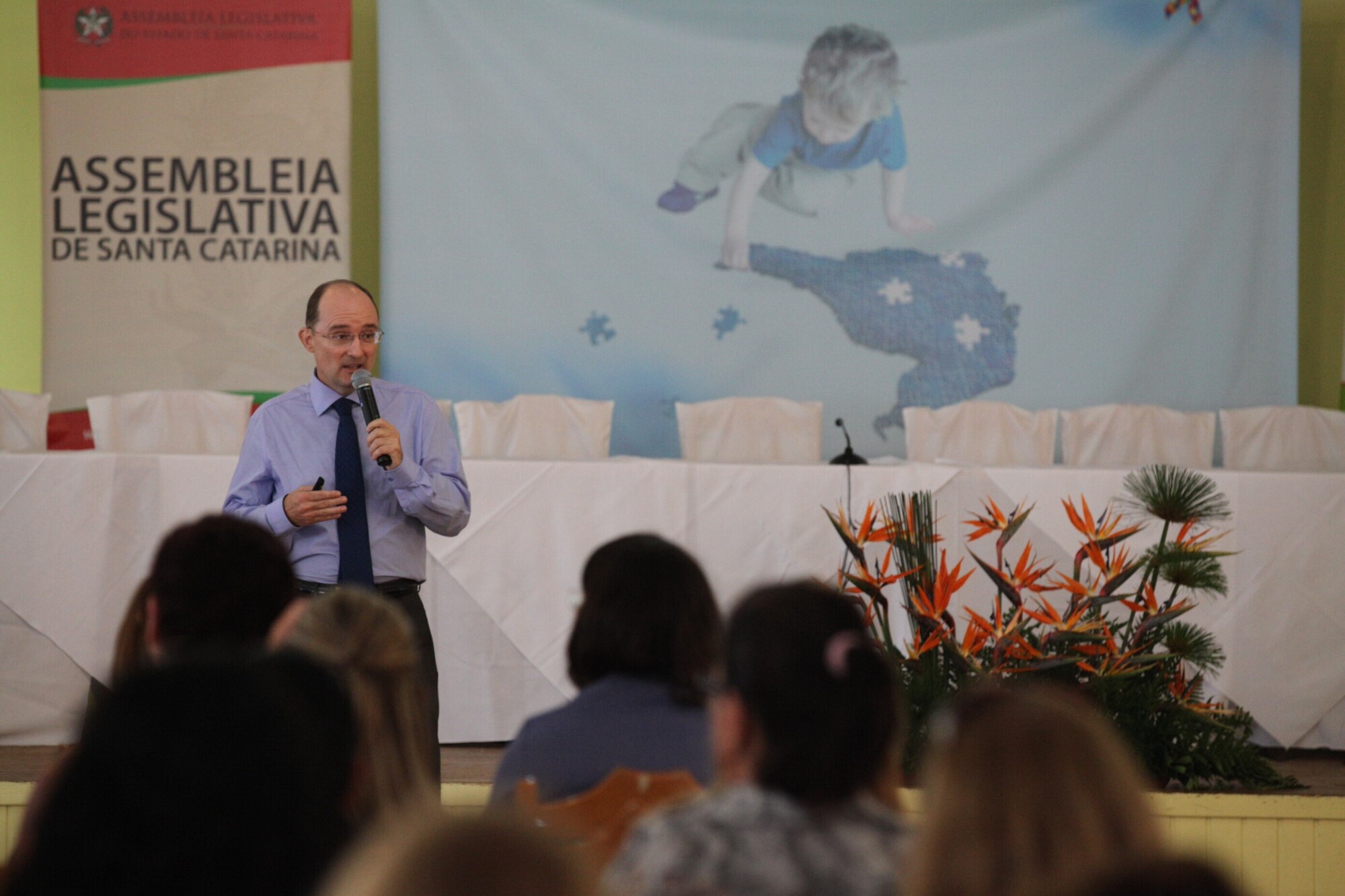Diagnóstico precoce potencializa a recuperação do autista, afirma especialista