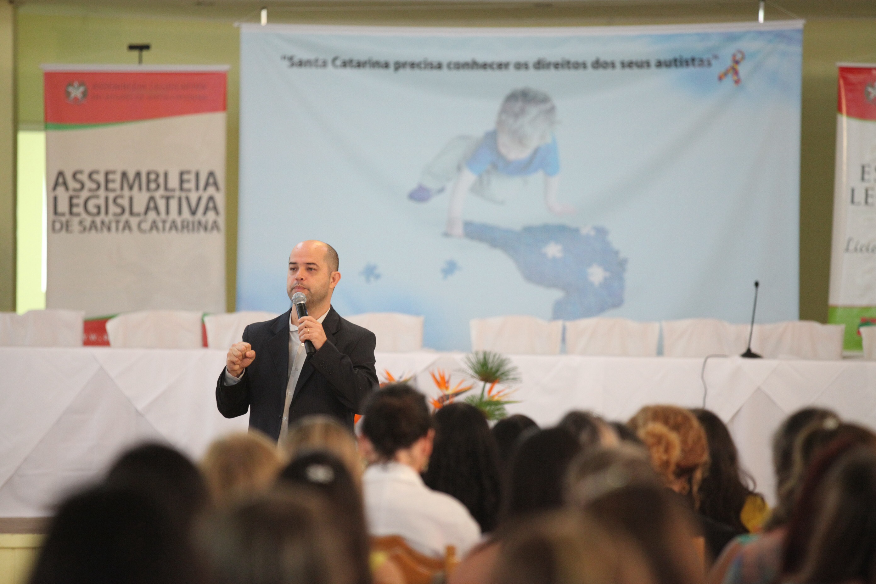 Seminários Descentralizados de Estudo e Conscientização sobre o Autismo no Estado de Santa Catarina - CAMPOS NOVOS

Palestra com Miguel Higuera Cancino