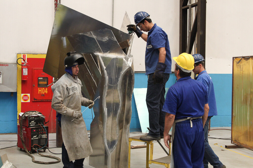 Simpósio de escultura reúne artistas da América do Sul em Piçarras