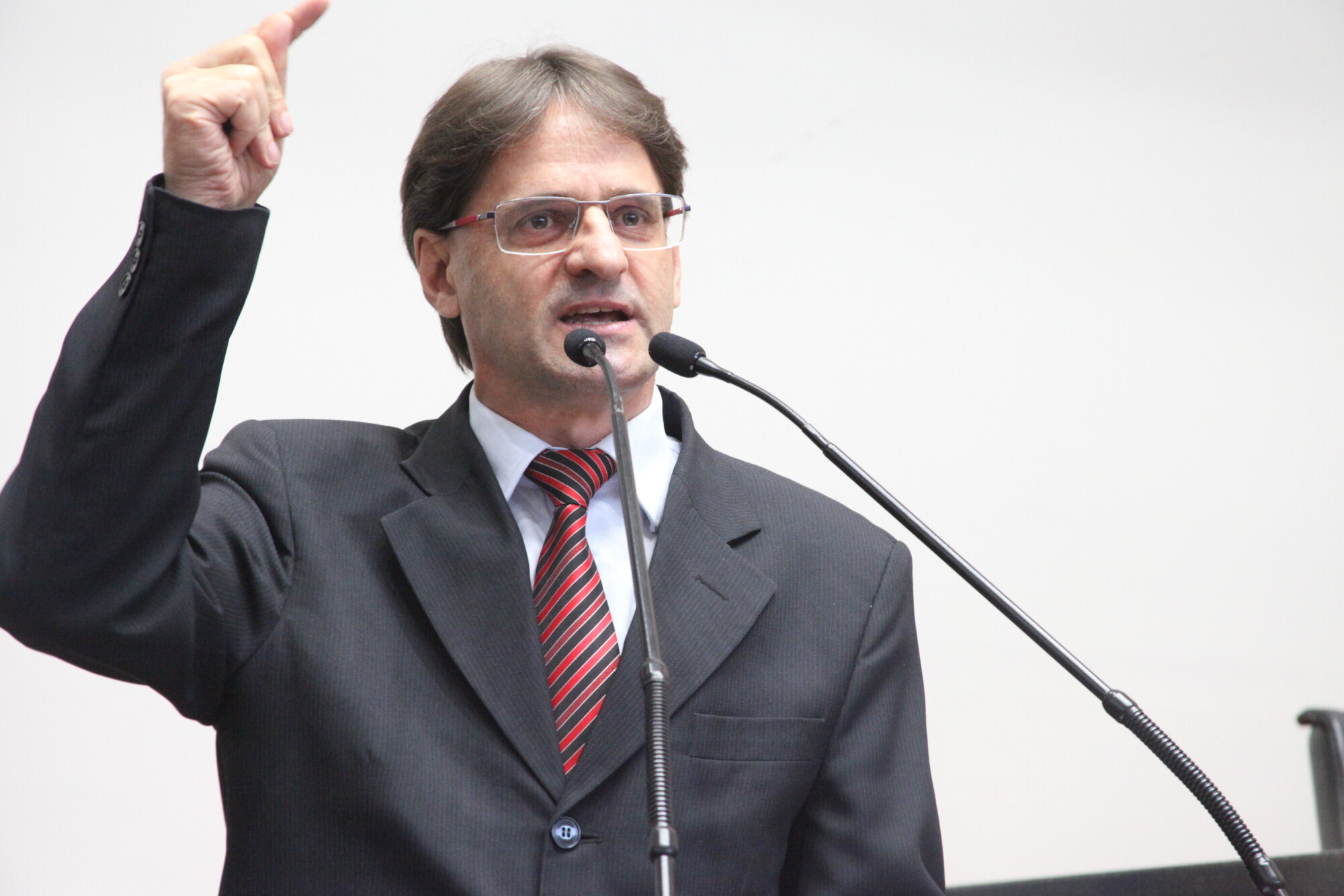 Deputado critica cancelamento de marcação de retorno de consultas pelo SISREG