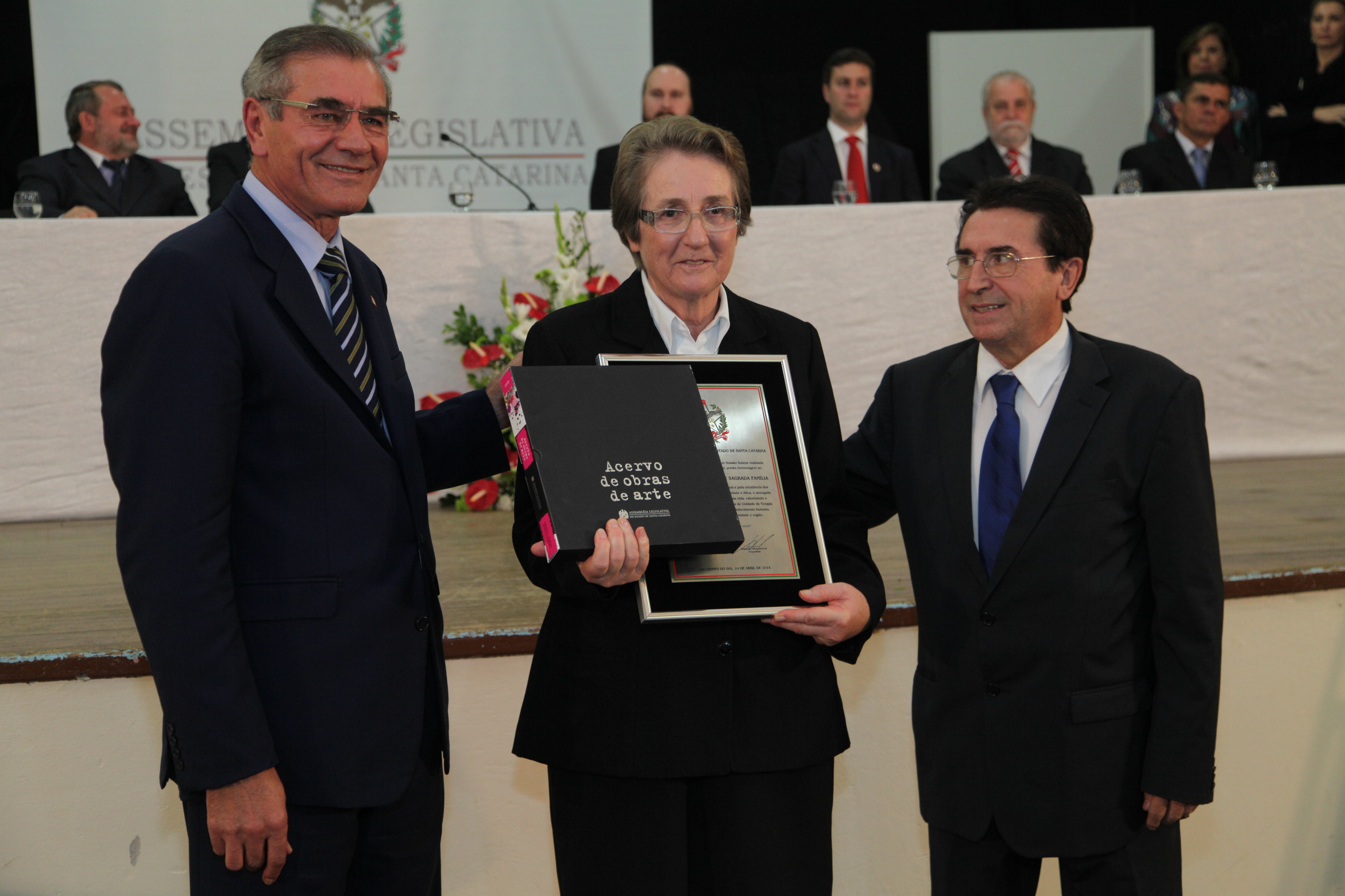 Sessão Solene em homenagem ao Hospital e Maternidade Sagrada Família