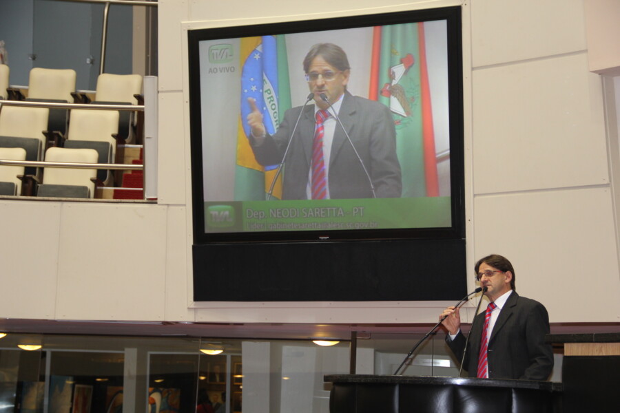 “Chega de negar que não é verdade”, aponta Saretta