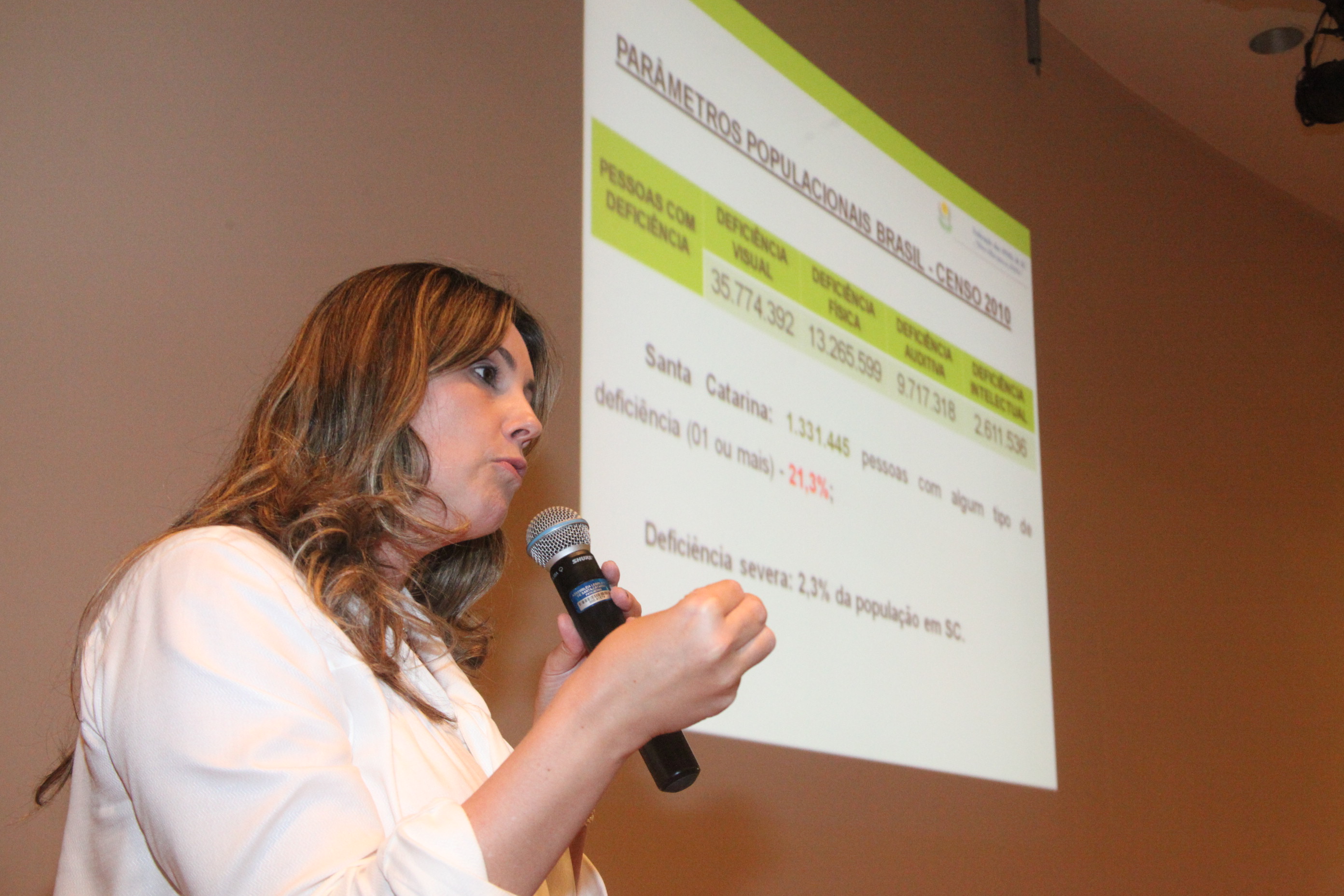 Palestrante DRa Lisiane Tuon. Seminário de Prevenção de Deficiências. Foto: Fábio Queiroz / Agência AL
