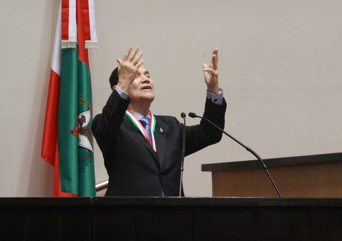 Divaldo Franco recebe comenda do Legislativo e homenageia catarinenses