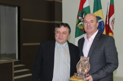 Deputado Zé Milton recebe homenagem da Associação Comercial