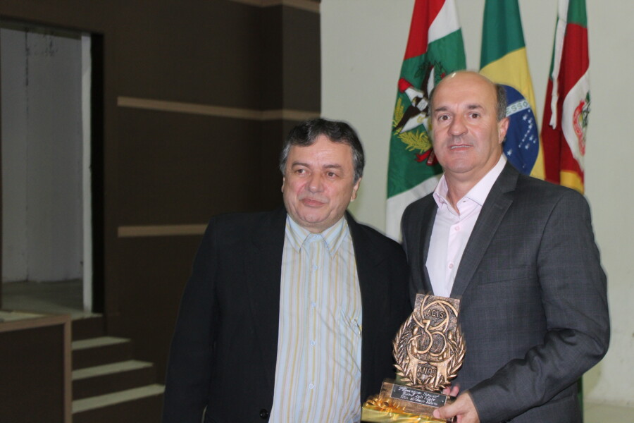 Deputado Zé Milton recebe homenagem da Associação Comercial