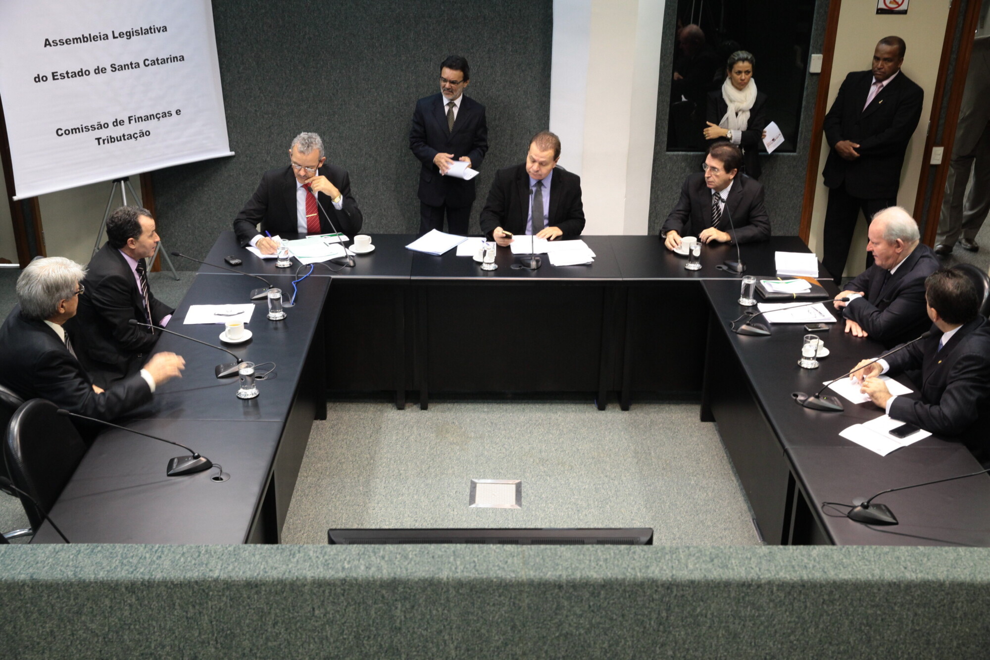 Projeto de lei que cria cargos na Defensoria Pública Estadual é aprovado na Comissão de Finanças