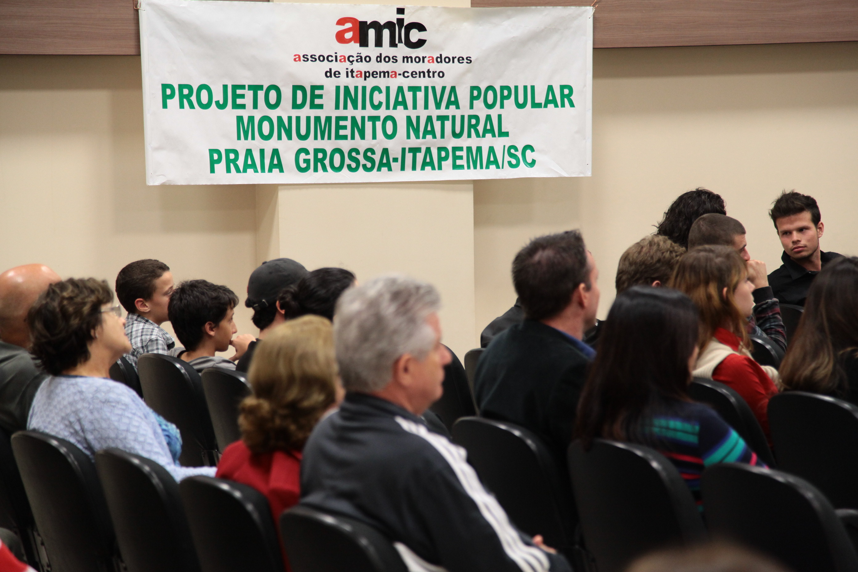 Audiência Pública sobre o PL 0605.2/2013 que cria o Movimento Natural da Praia Grossa Itapema. Foto: Miriam Zomer/Agência AL