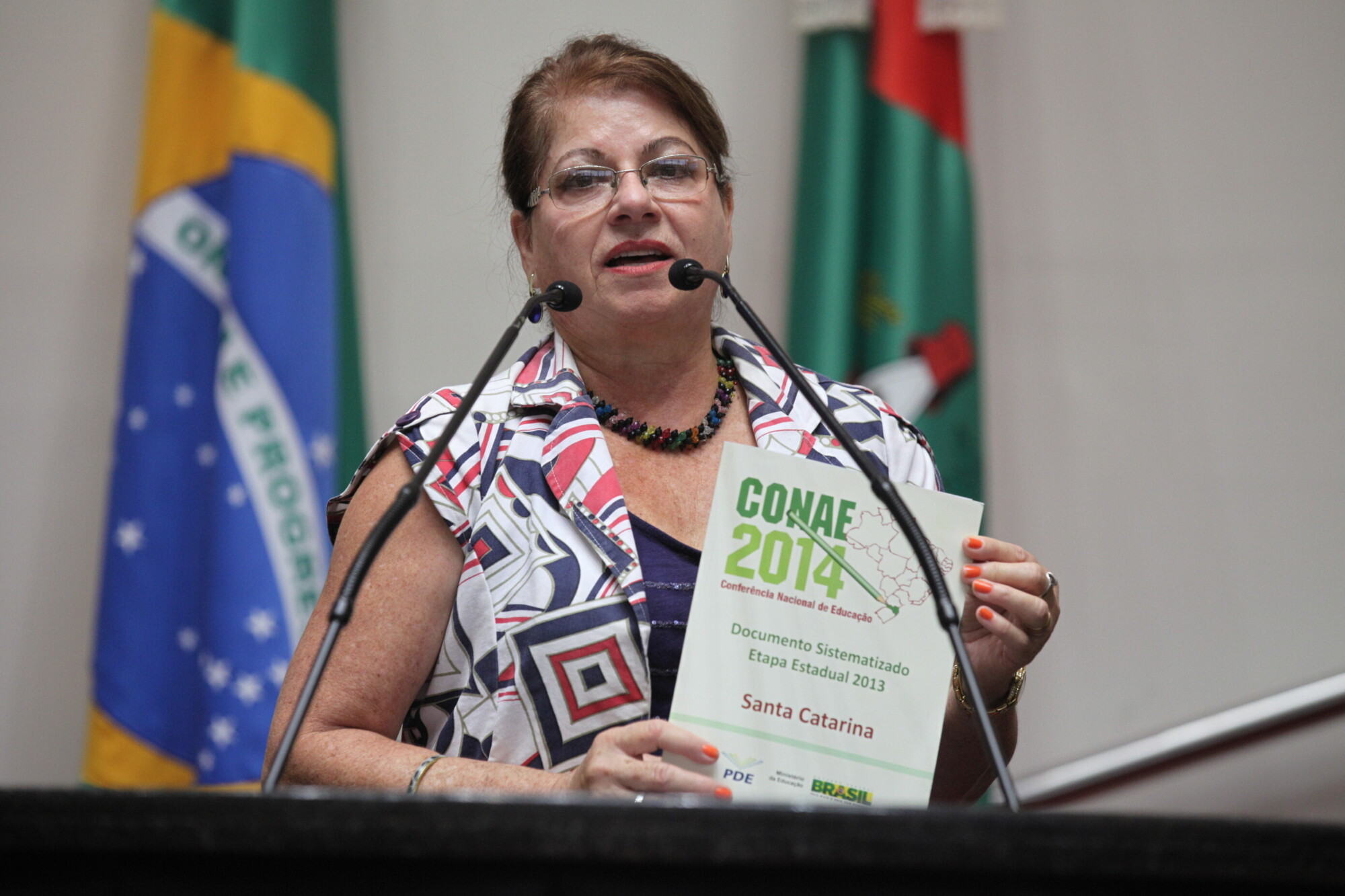 Fórum Estadual de Educação entrega documento Conae 2014 aos deputados