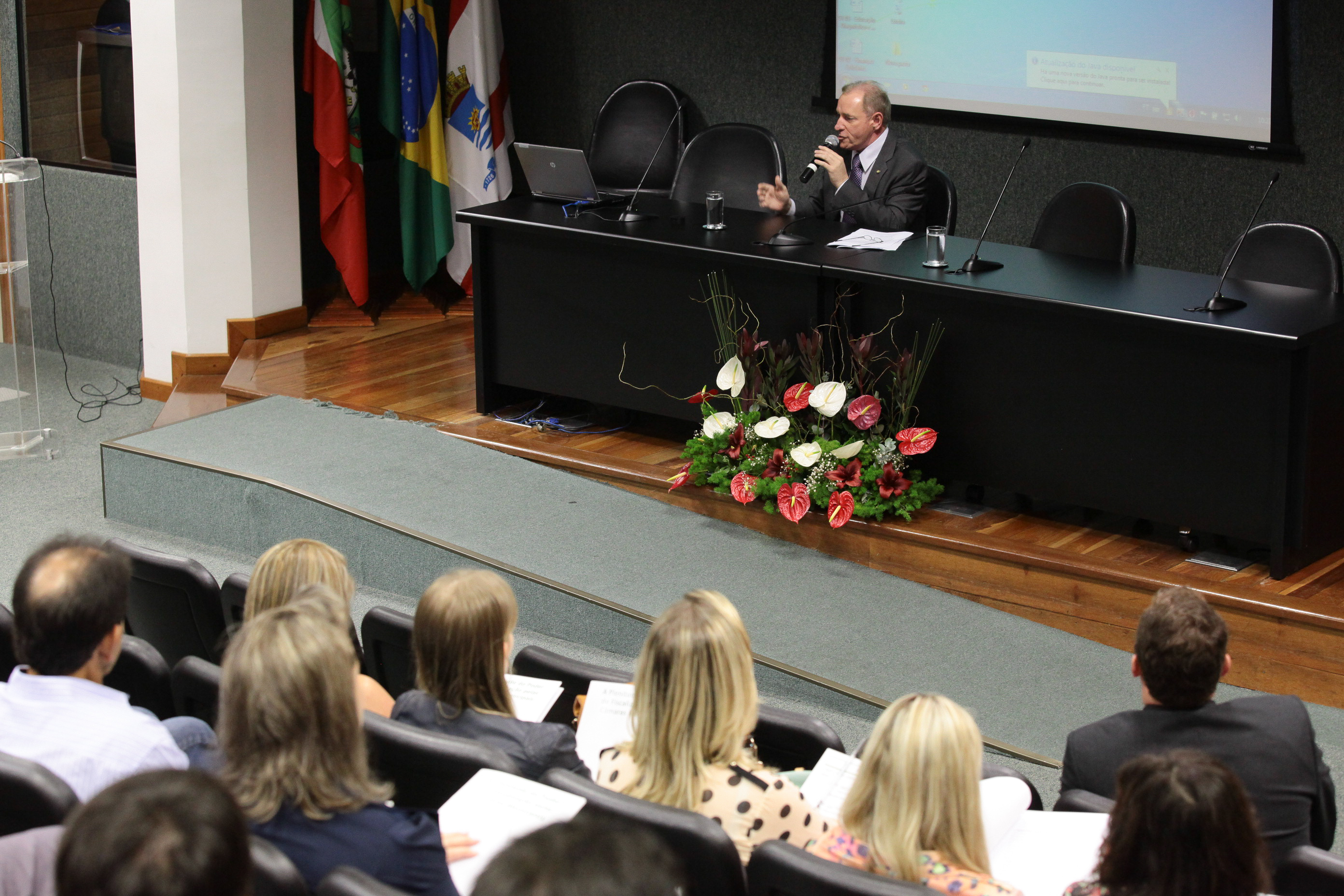 Palestra e Minicurso de capacitação de Vereadores do Estado de Santa Catarina. Palestrante Deputado Aldo Schneider. Fotos: Miriam Zomer