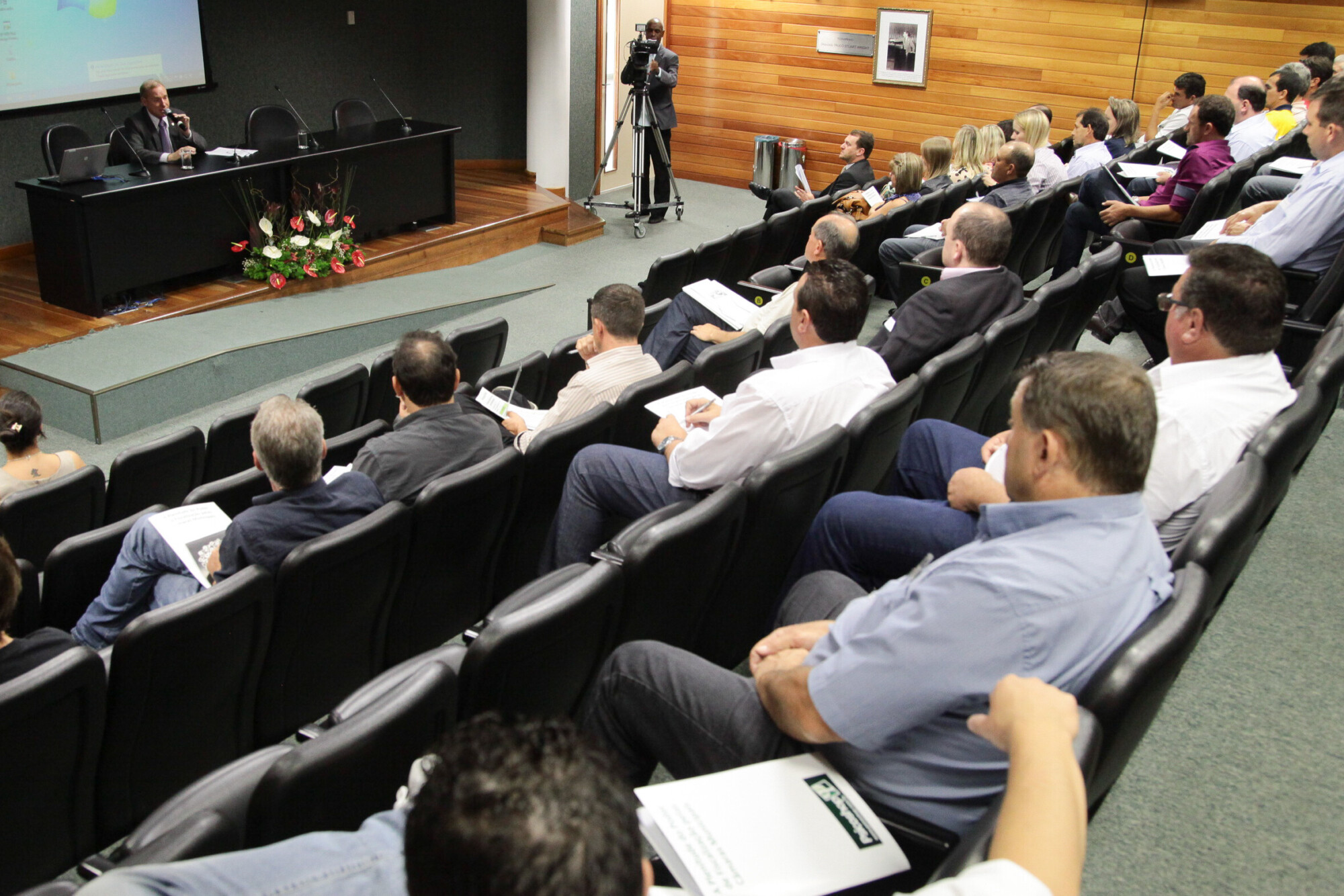 Curso para agentes públicos aborda papel fiscalizador das câmaras municipais