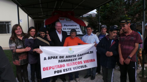 Marcos Vieira entrega veículo para Apae de Anita Garibaldi