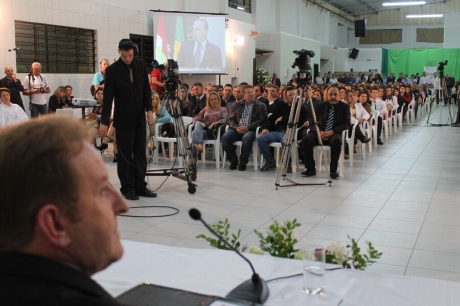 Colégio Maximiliano Gaidzinski é homenageado em sessão solene