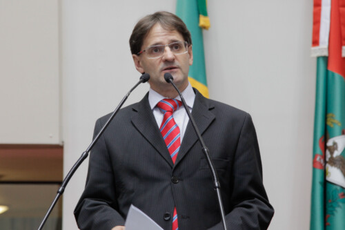 Deputado Saretta questiona avanço pequeno do programa de telefonia e internet rural em SC
