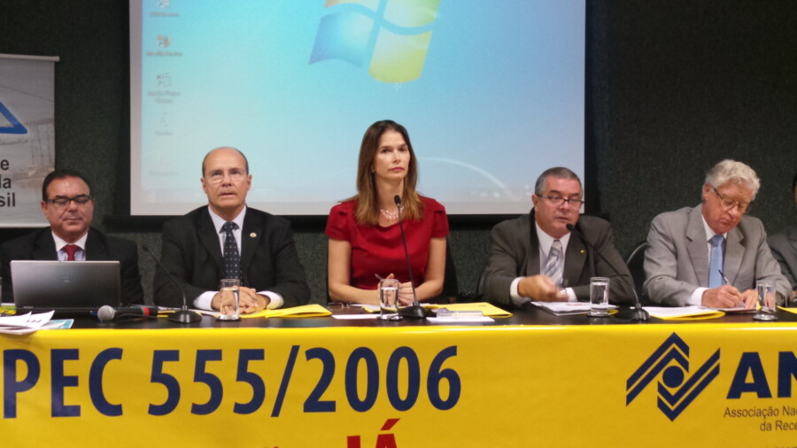 Audiência pública discute PEC 555/06 e aprova Carta de Florianópolis