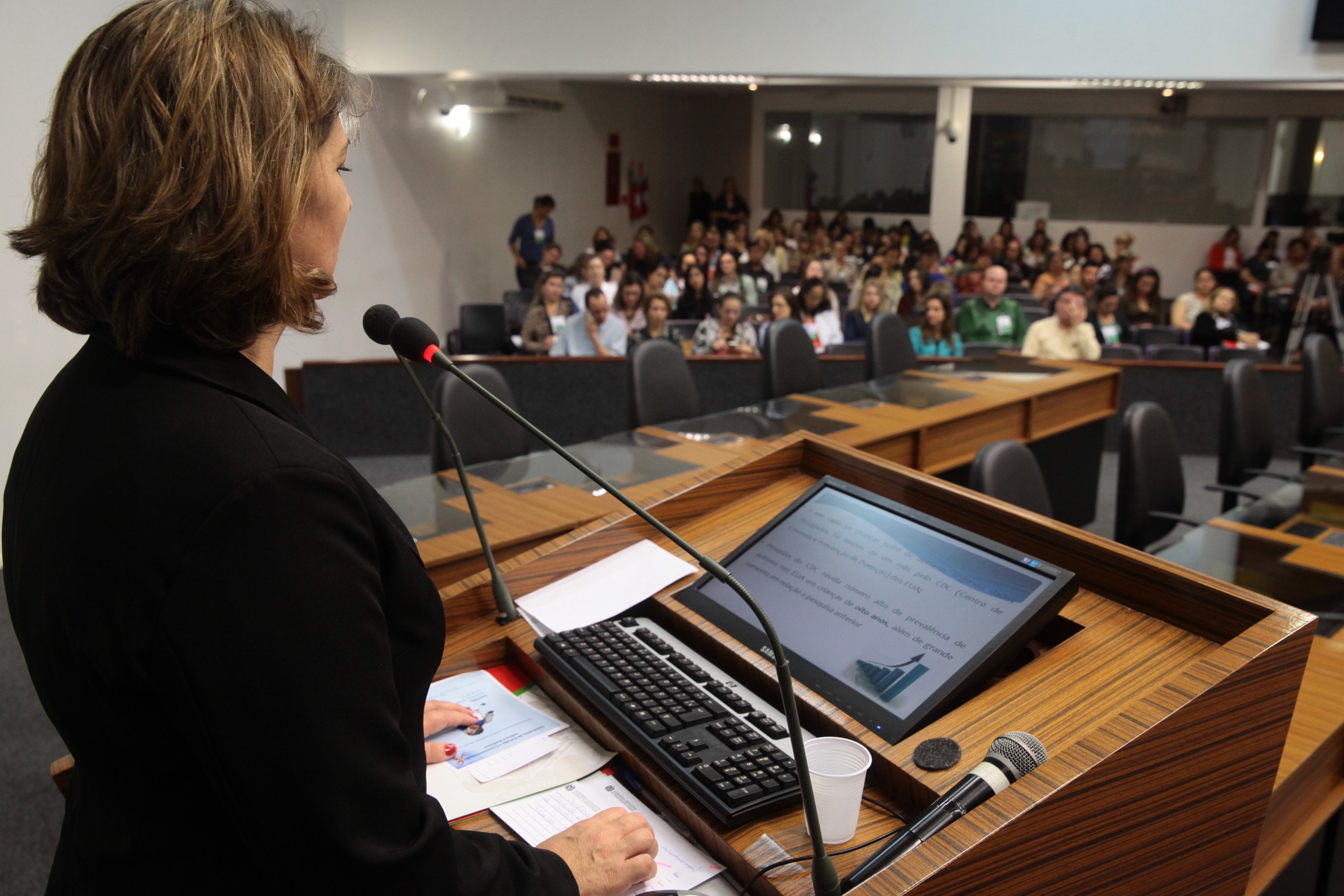 Seminário sobre Autismo em Joinville. Palestra sobre Políticas Públicas para pessoas com TEA. Janice AP. Steidel Krasniak.  Foto: Miriam Zomer/Agência AL