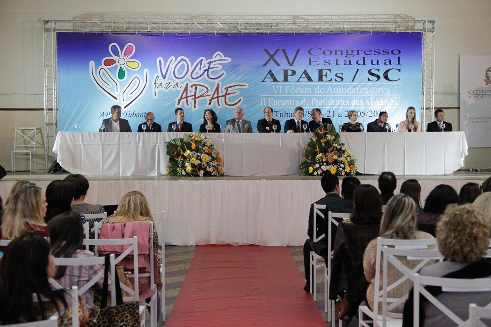 Solenidade em Tubarão marca a abertura do XV Congresso das Apaes de SC