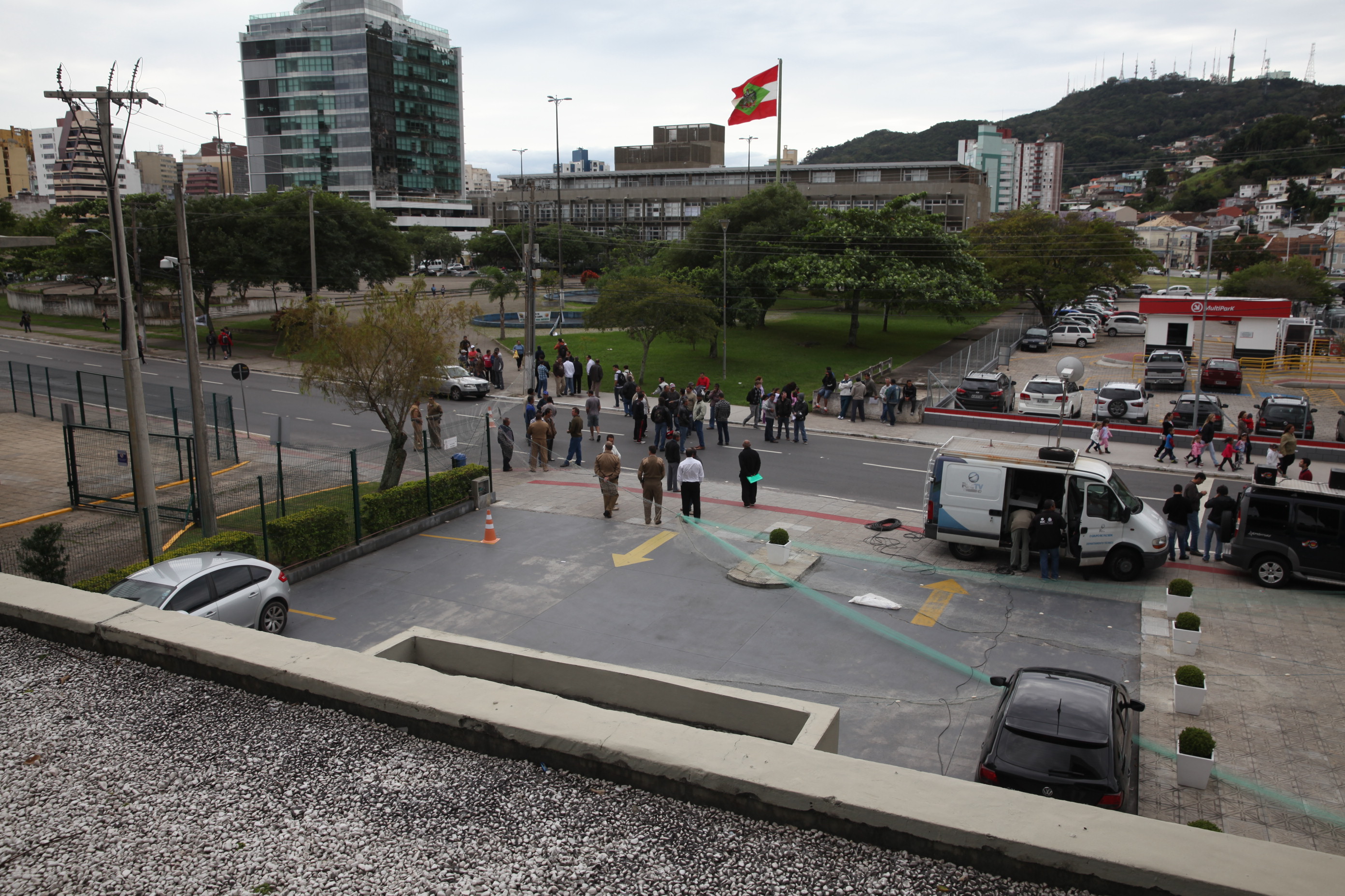 Pescadores protestam em frente à ALESC. Foto: Miriam Zomer/Agência AL
