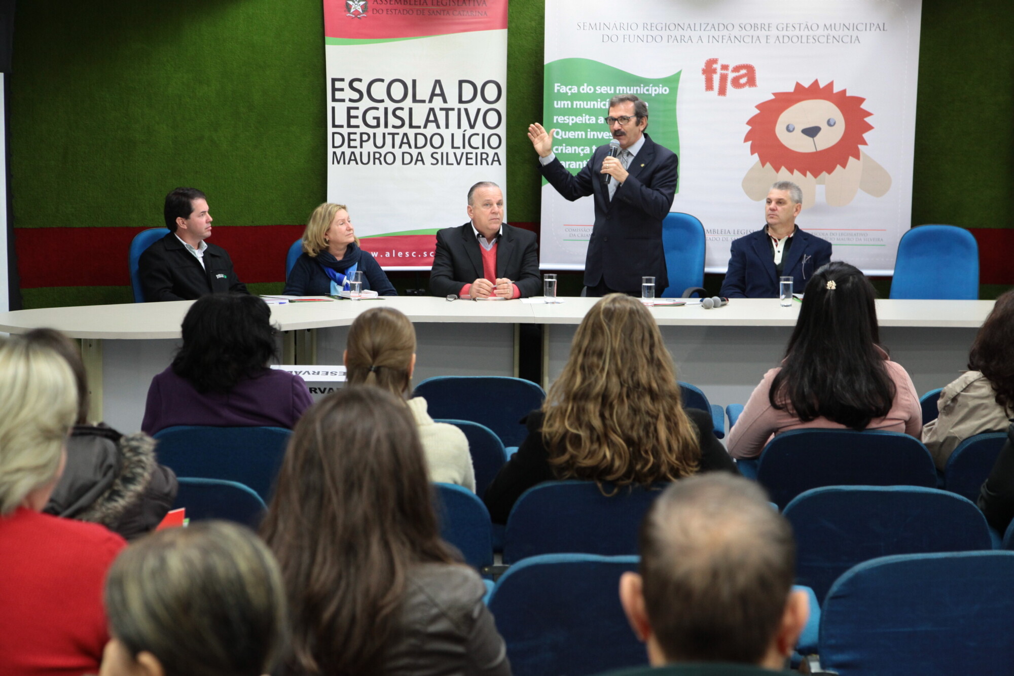 Seminário incentiva ampliação de ações de apoio à criança nos municípios