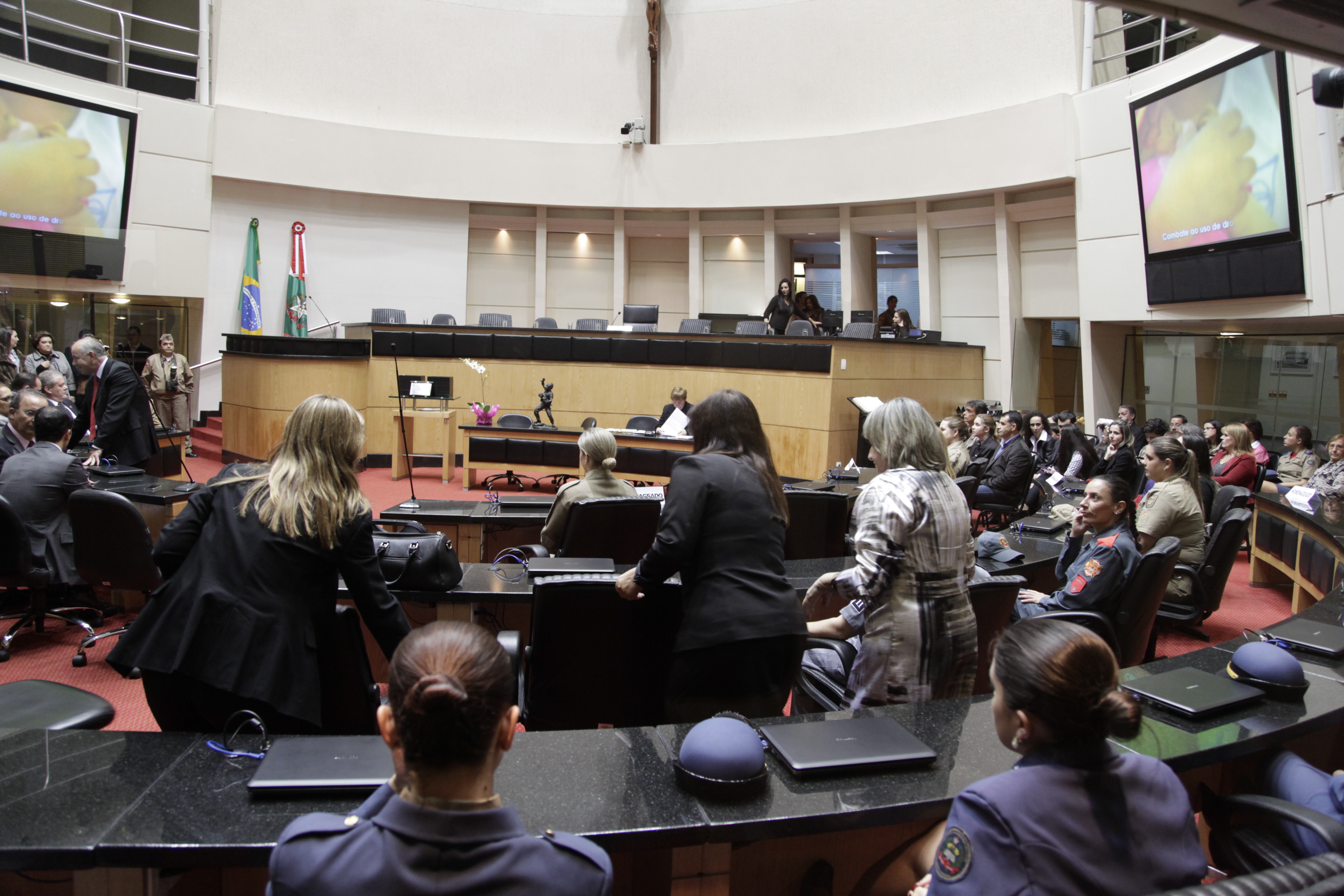 Sessão Especial em homenagem às Policiais Militares Femininas, Policiais Civis Femininas e Bombeiras Militares e Bombeiras Voluntárias do Estado de Santa Catarina. Foto: Carlos Kilian/Agência AL
