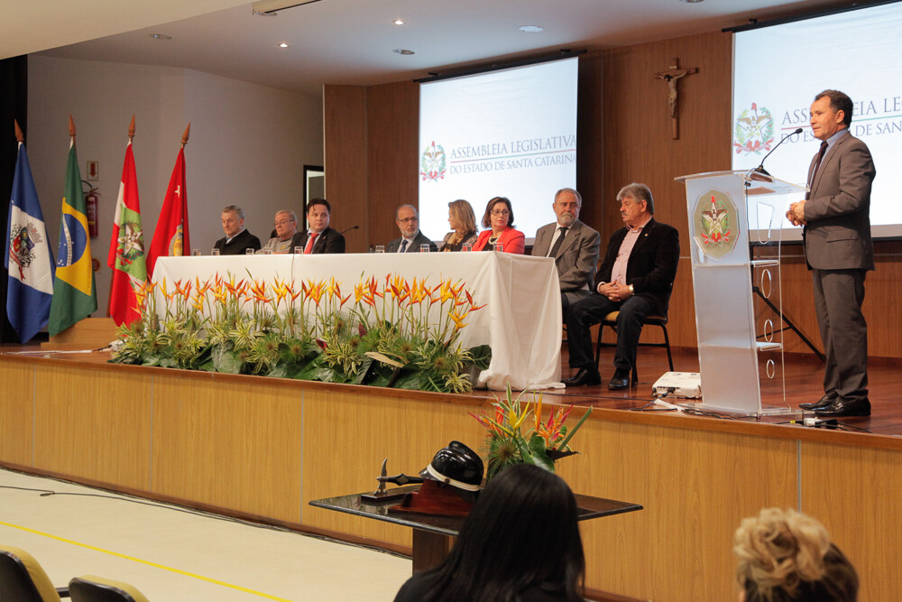 Parlamento celebra os 20 anos da Associação de Bombeiros Voluntários