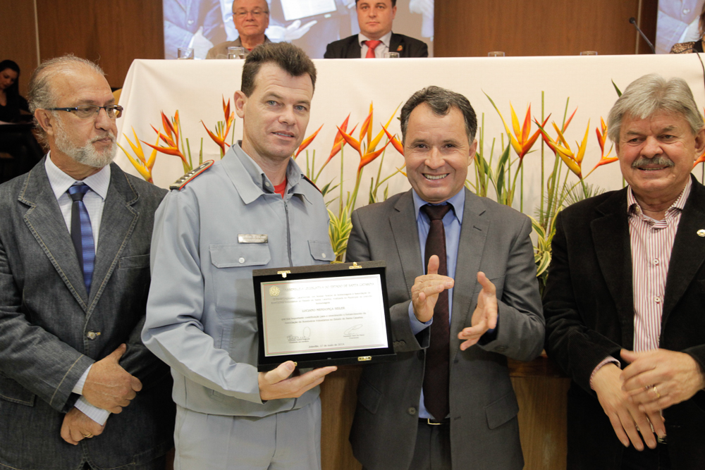 Sessão Solene de Homenagem aos Bombeiros Voluntários - Foto: Juliana Stadnik / Agência AL
