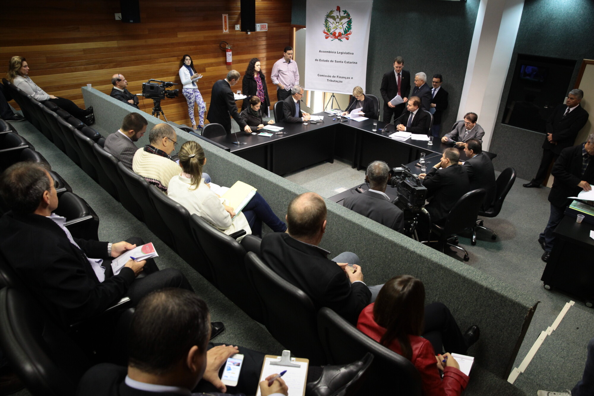 Criação de cargos de defensores públicos passa pela Comissão de Finanças