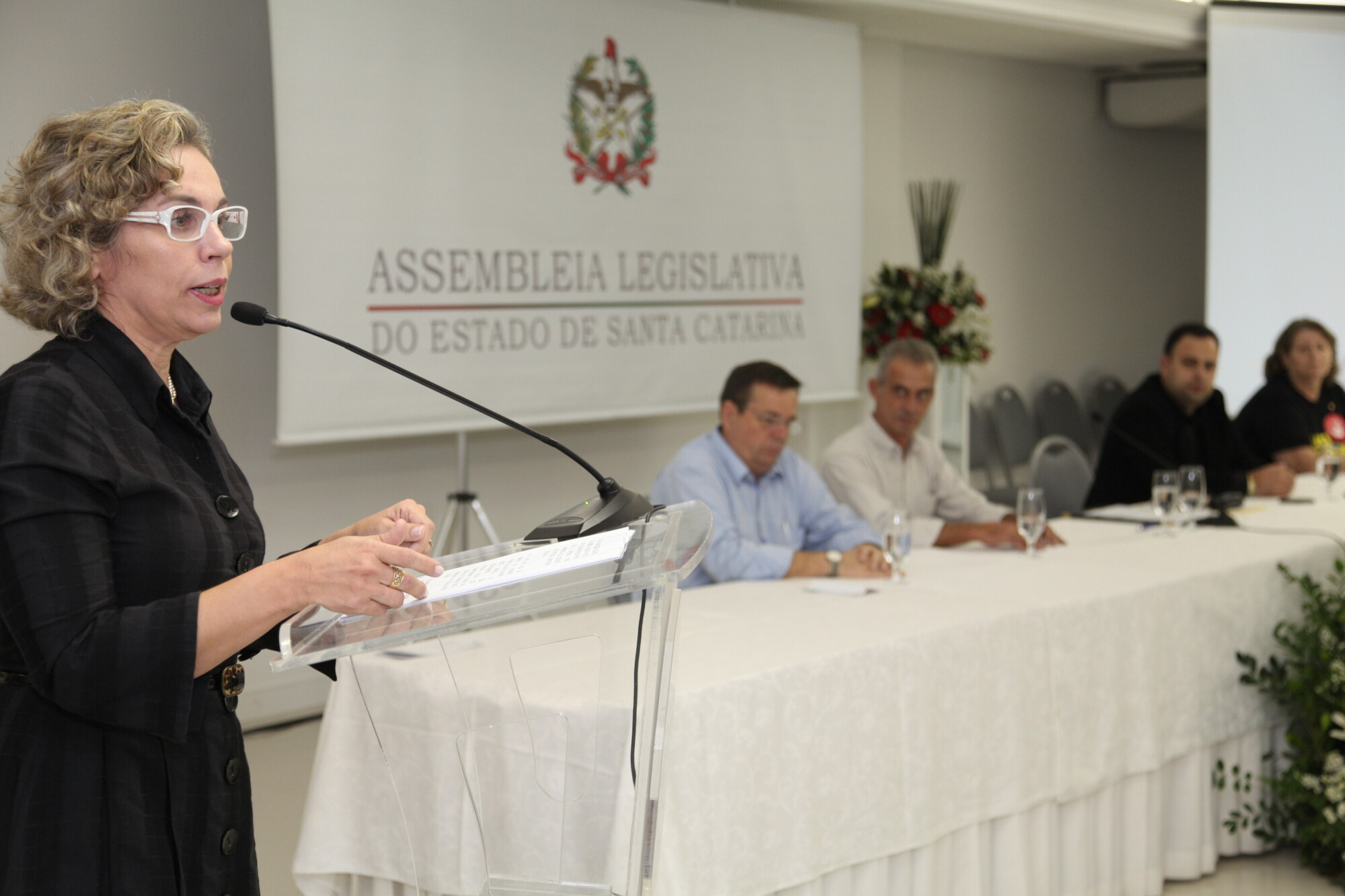 Em Blumenau, sindicatos homenageados se solidarizam com servidores em greve