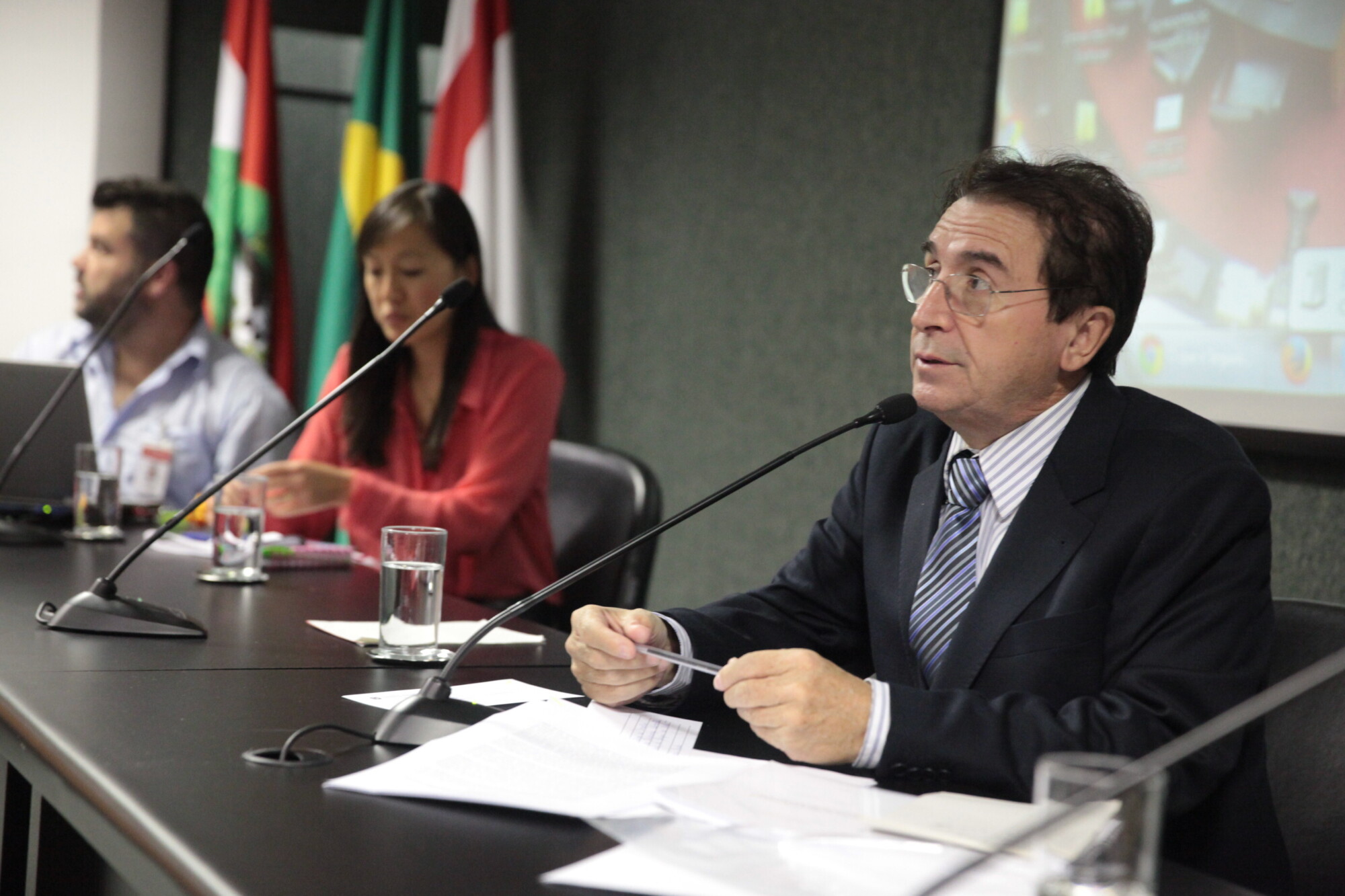 Elaboração do Guia Alimentar 2014 é questionada em audiência pública