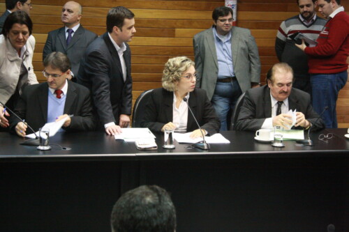 CCJ aprova projeto que regulamenta funcionamento das farmácias