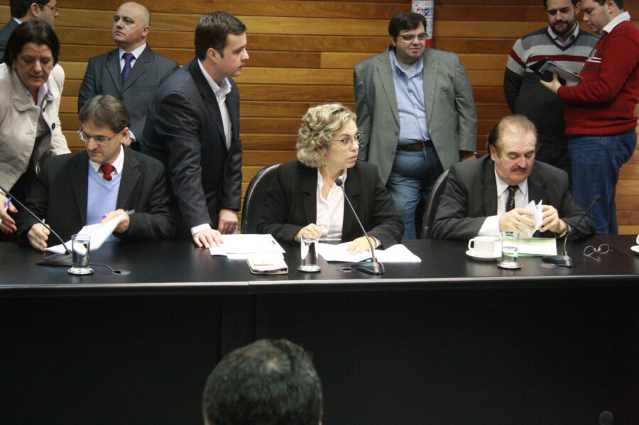 CCJ aprova projeto que regulamenta funcionamento das farmácias