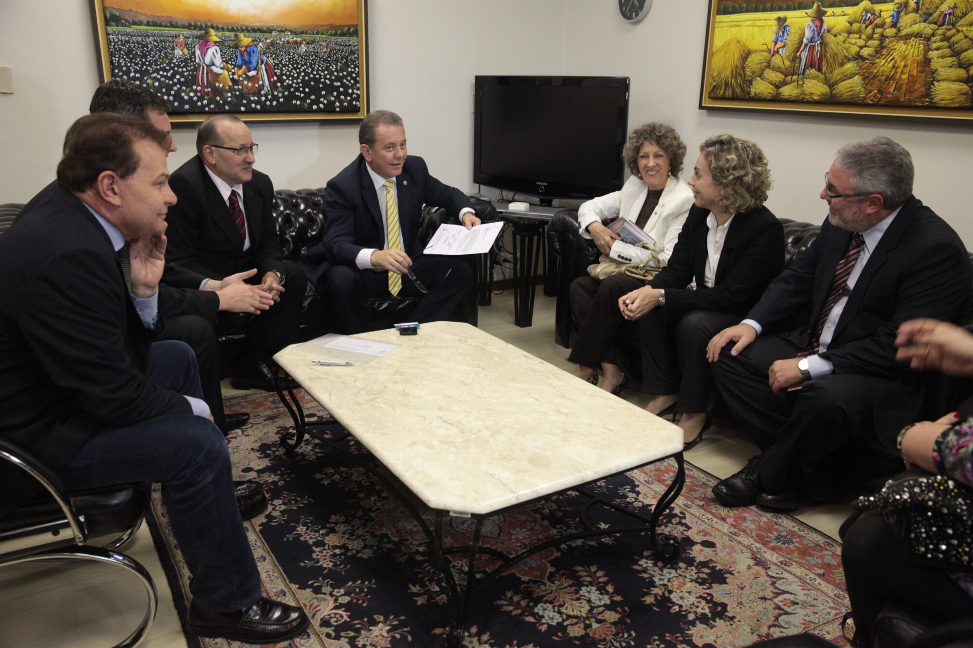 Presidente da APAE de Blumenau visita o Parlamento estadual