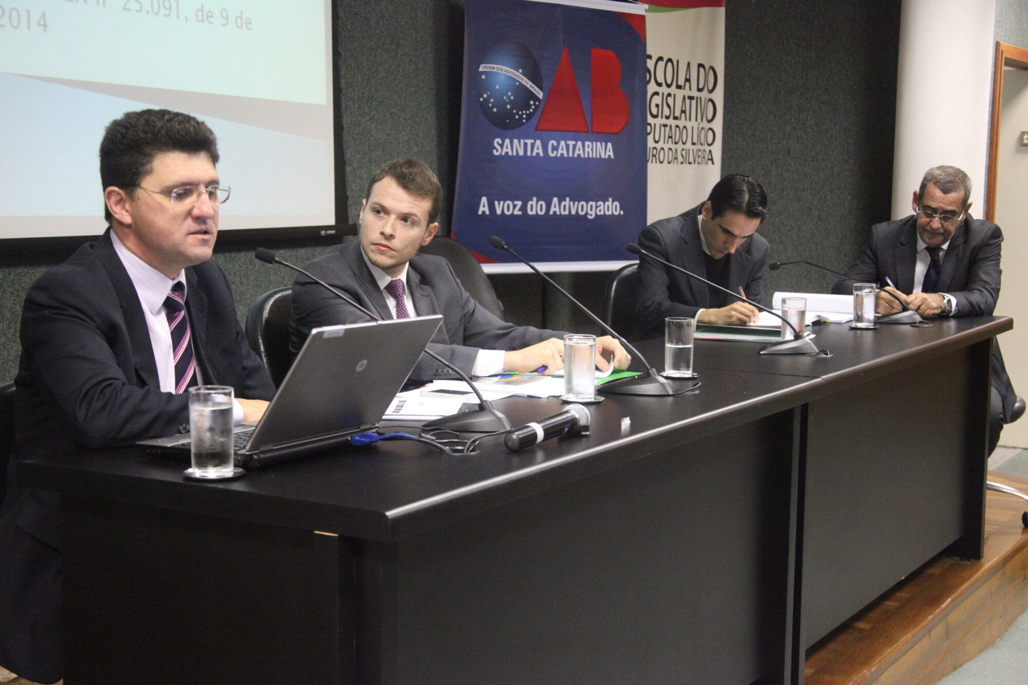 Evento debate financiamento de campanha e condutas vedadas aos candidatos