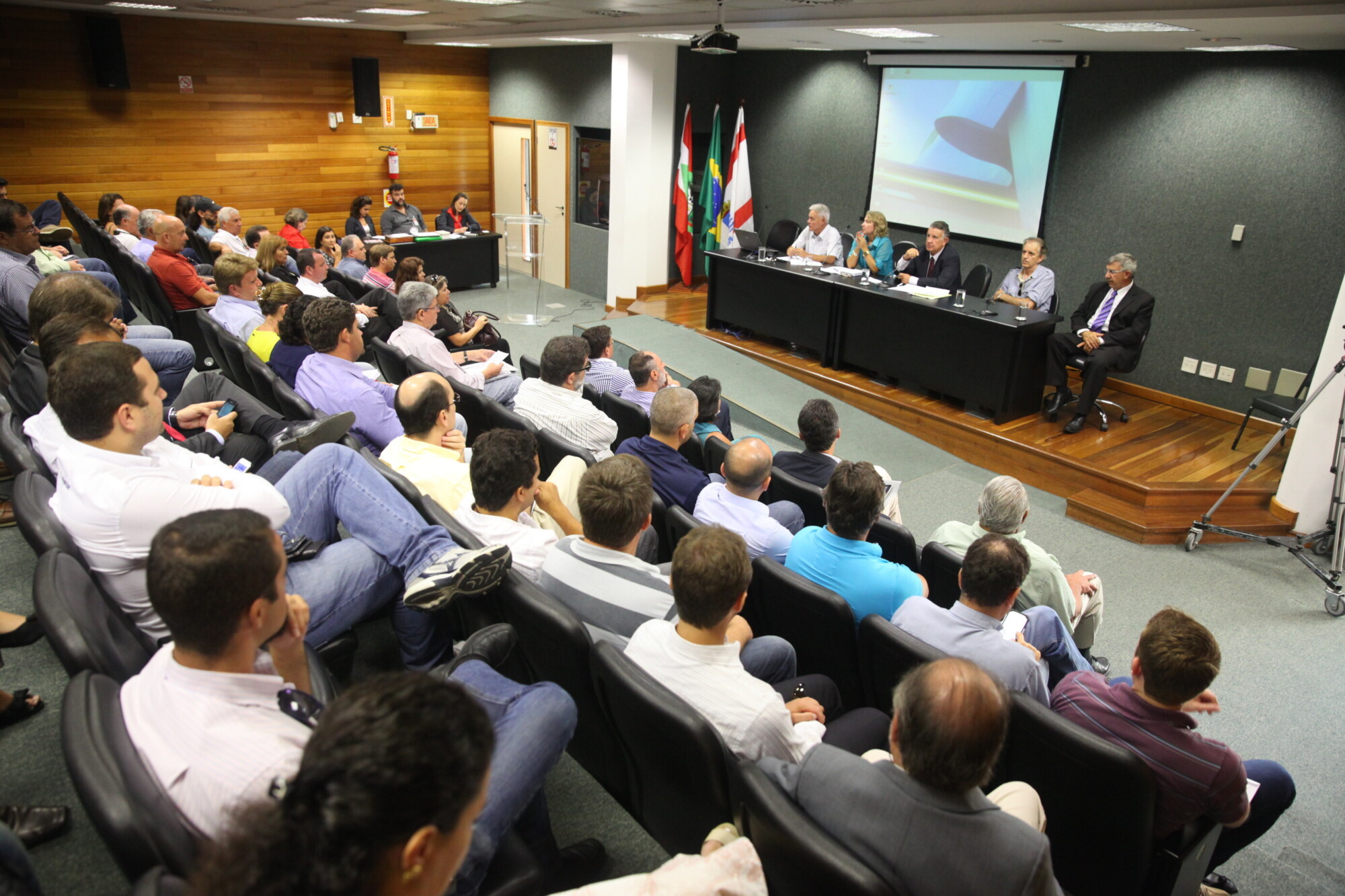 Grupo que avalia regularização de trapiches e marinas se reúne na ALESC